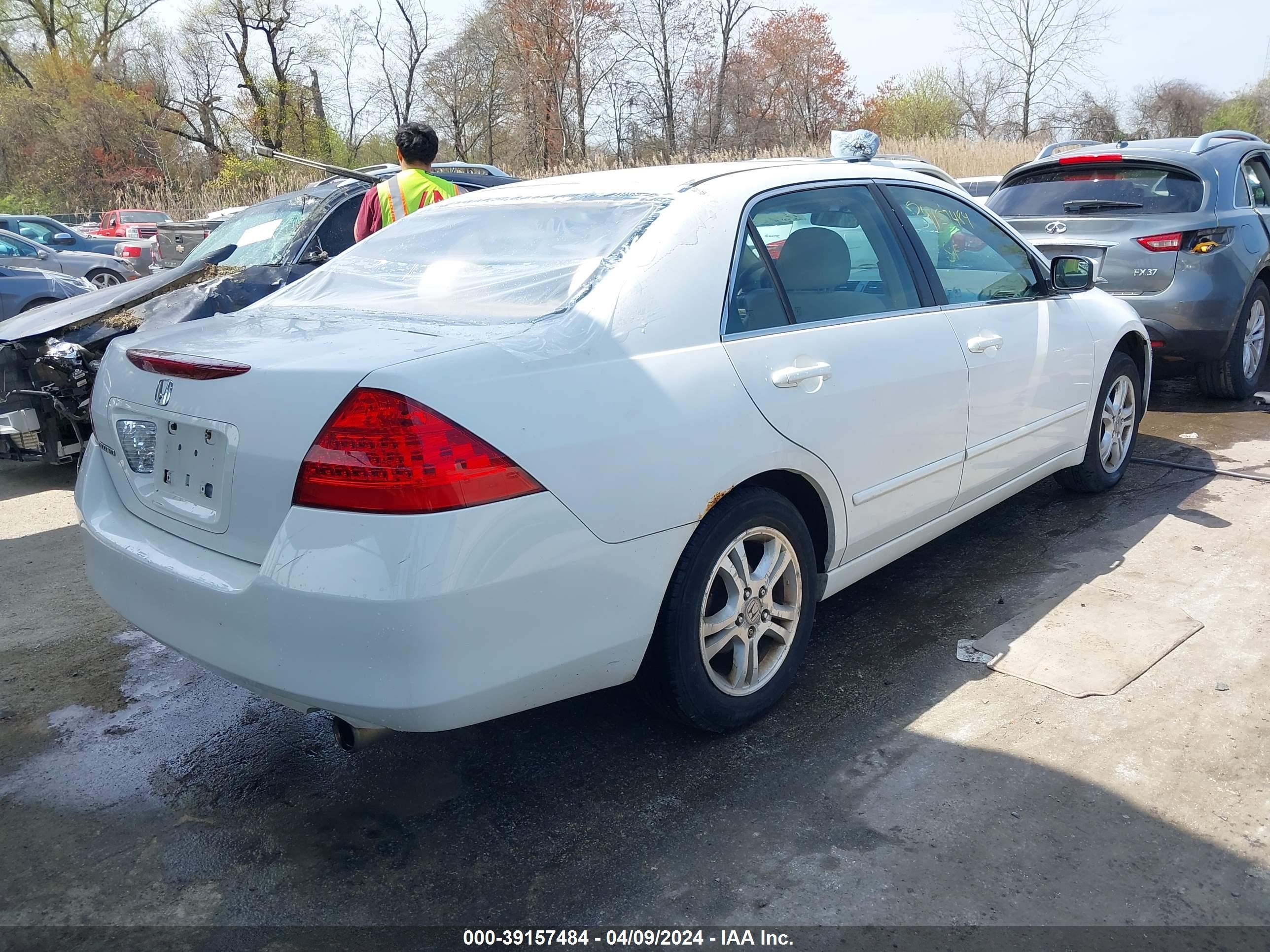 Photo 3 VIN: 1HGCM56737A138527 - HONDA ACCORD 