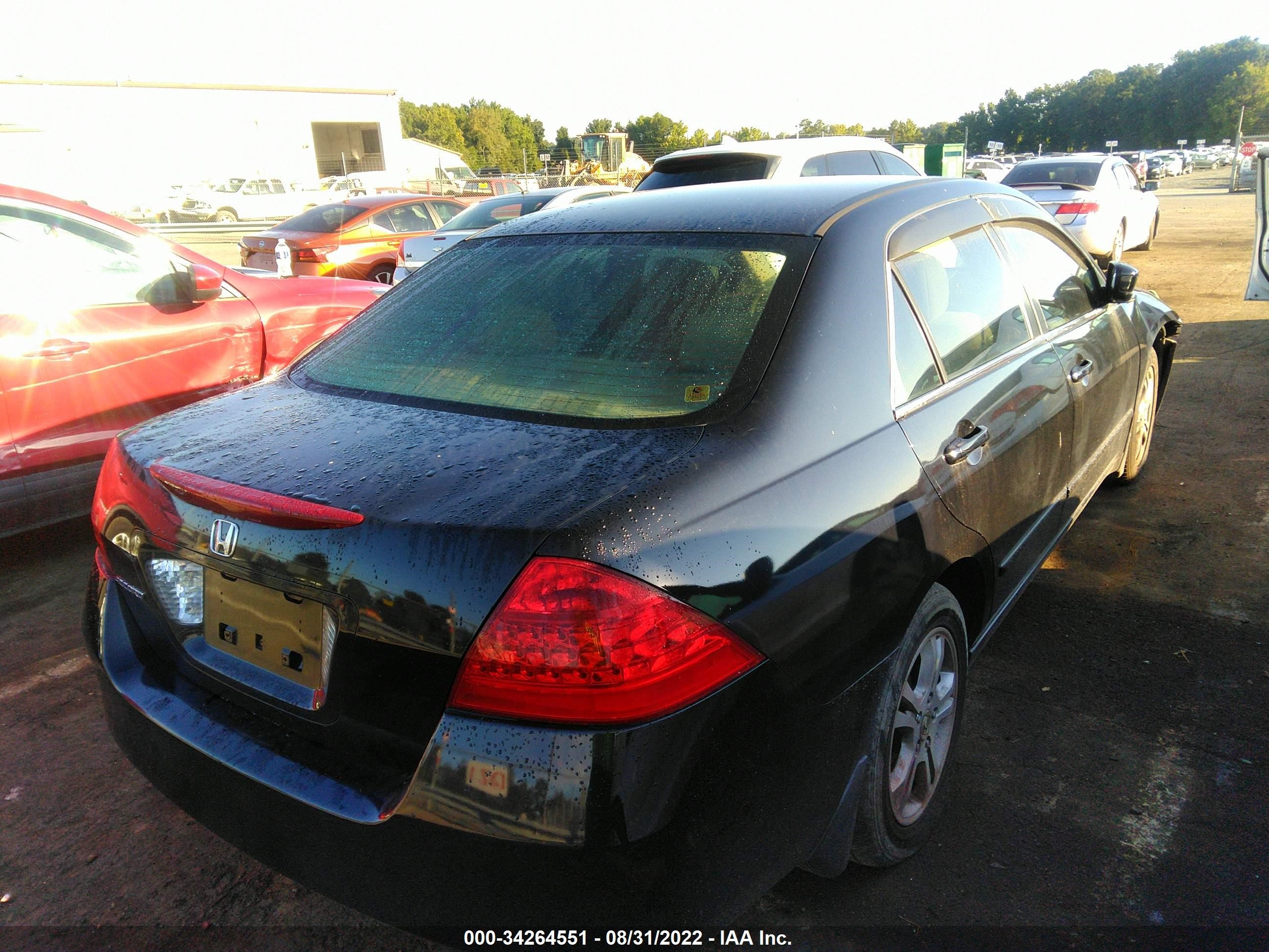 Photo 3 VIN: 1HGCM56756A150922 - HONDA ACCORD 