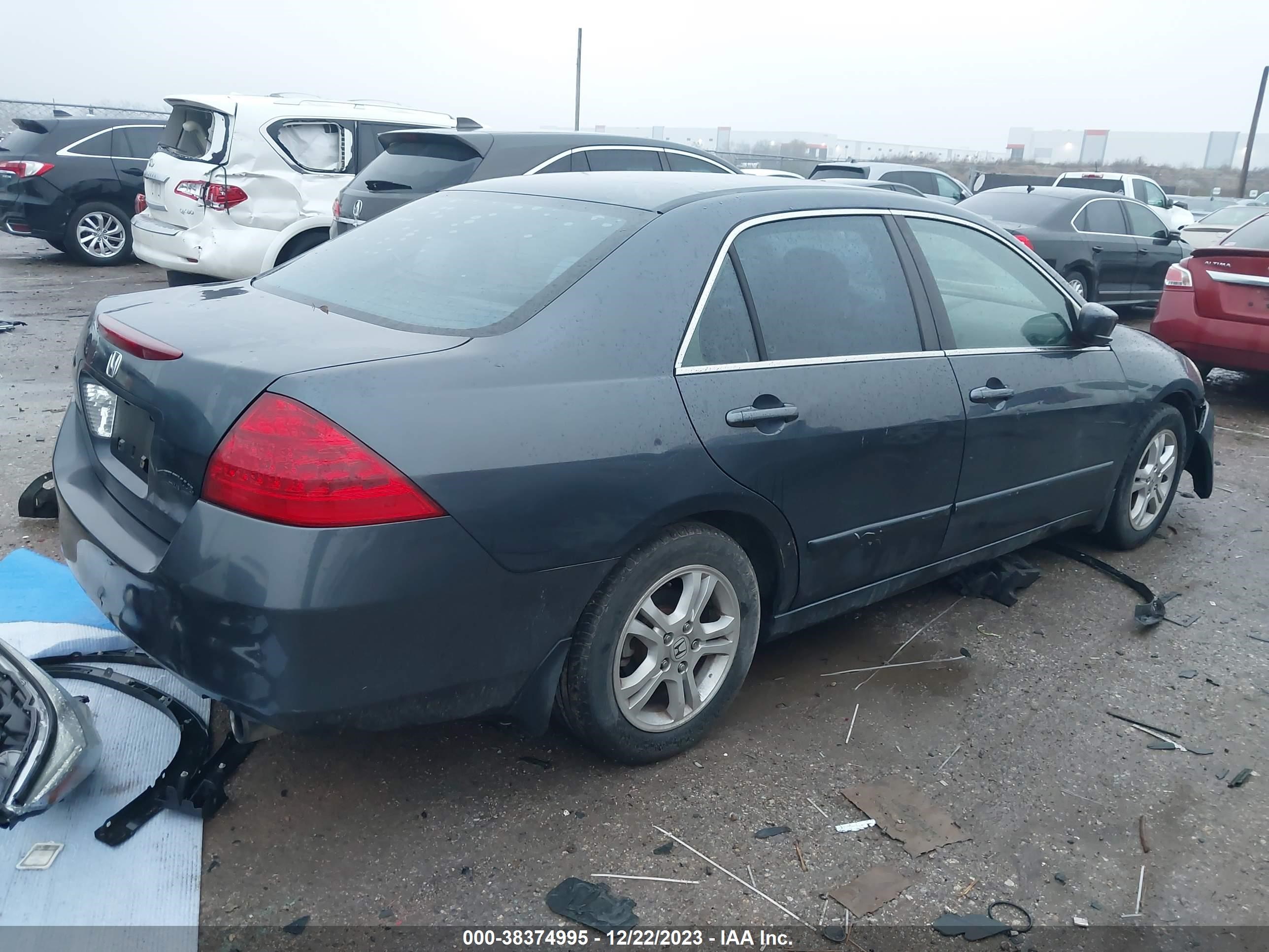 Photo 3 VIN: 1HGCM56757A012881 - HONDA ACCORD 