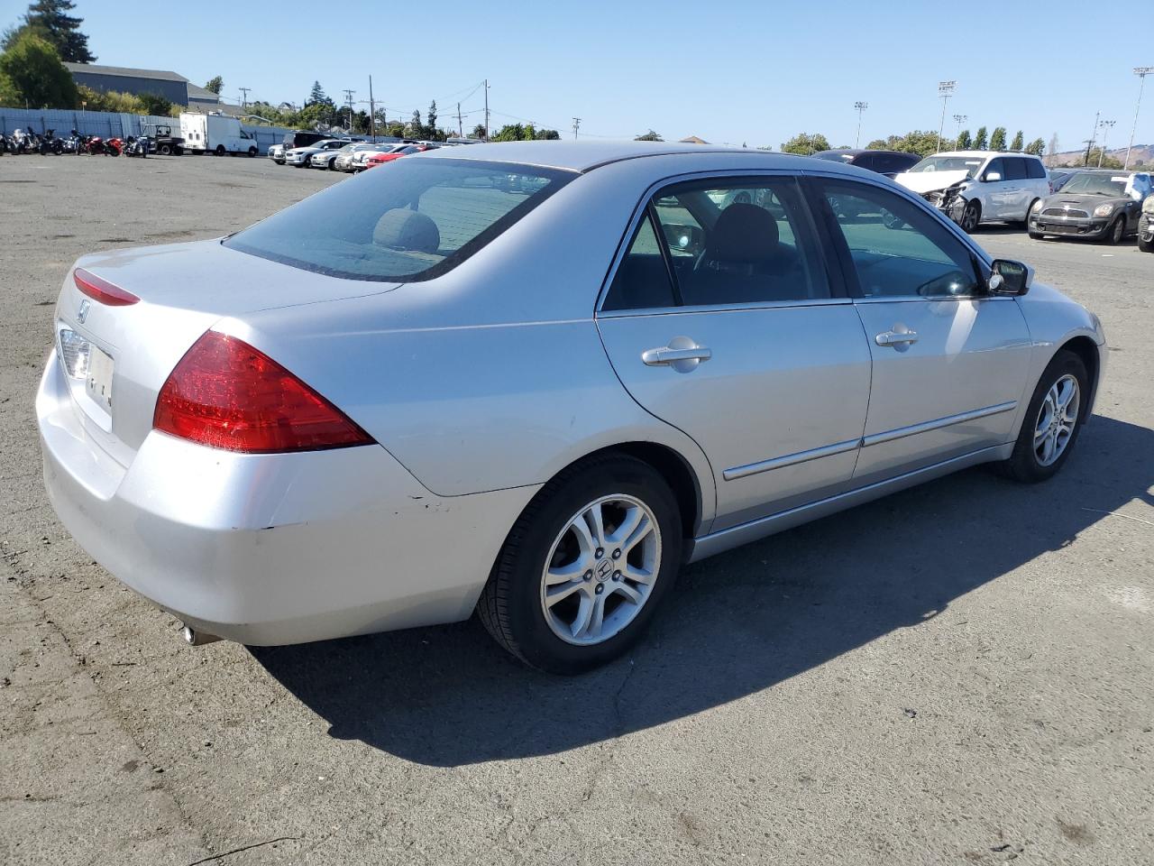 Photo 2 VIN: 1HGCM56757A134348 - HONDA ACCORD 