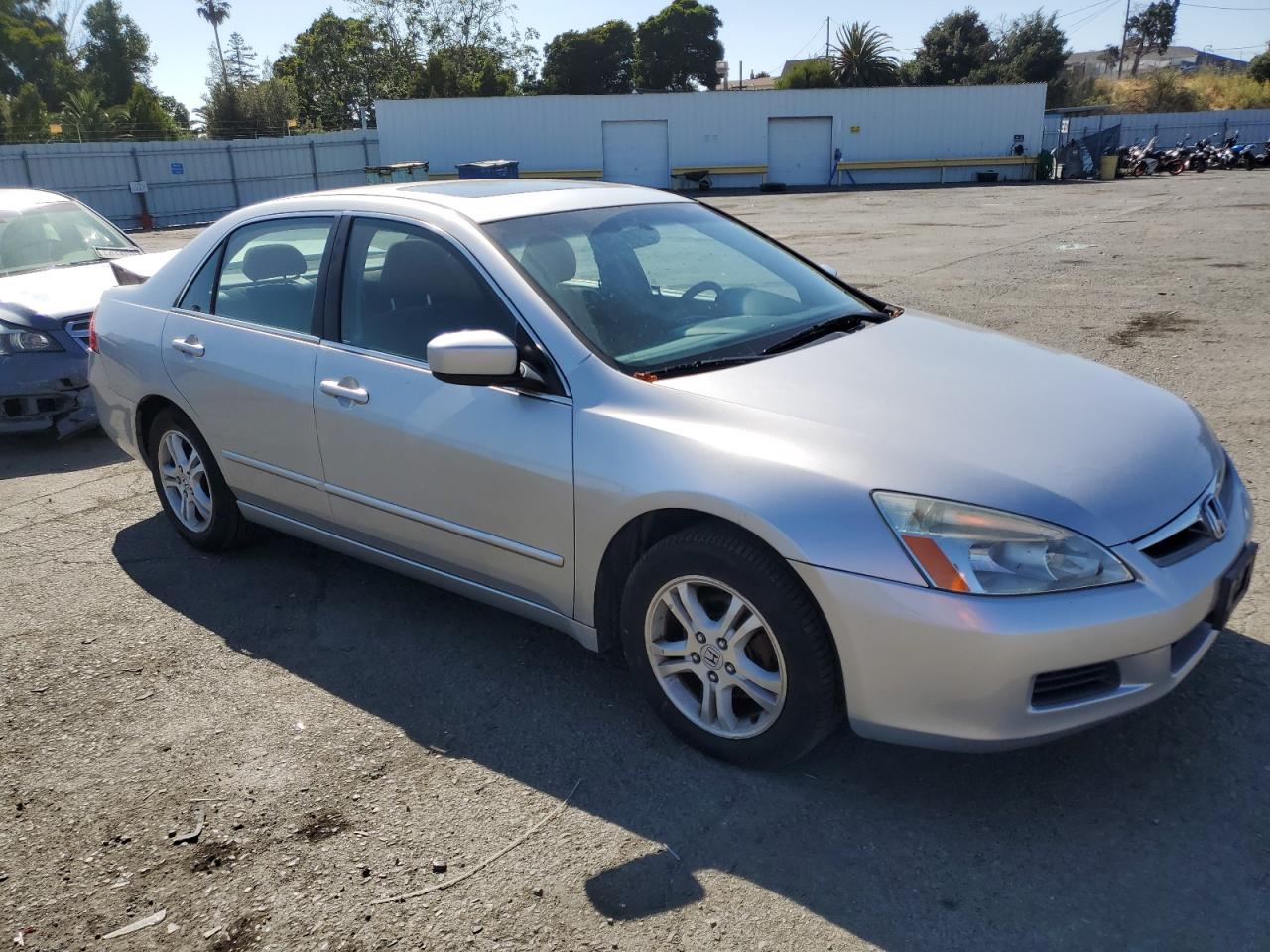 Photo 3 VIN: 1HGCM56757A134348 - HONDA ACCORD 