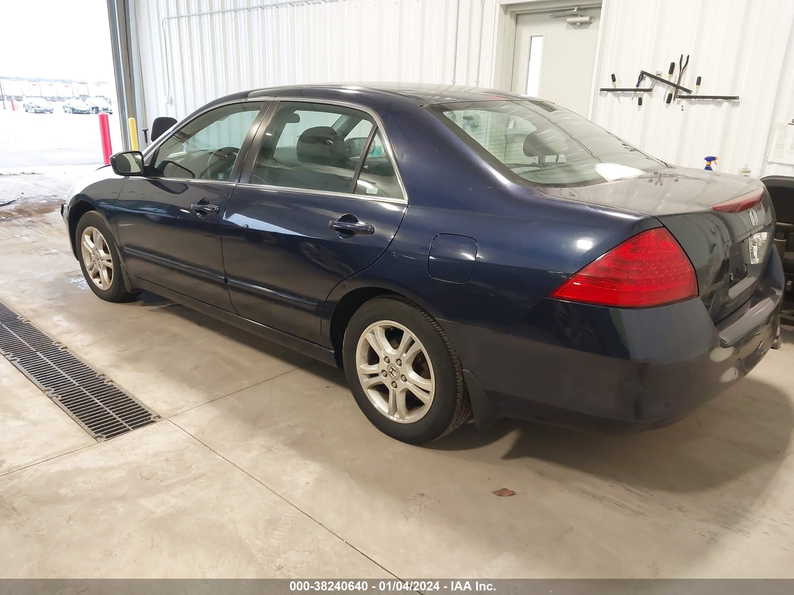 Photo 2 VIN: 1HGCM56766A043569 - HONDA ACCORD 