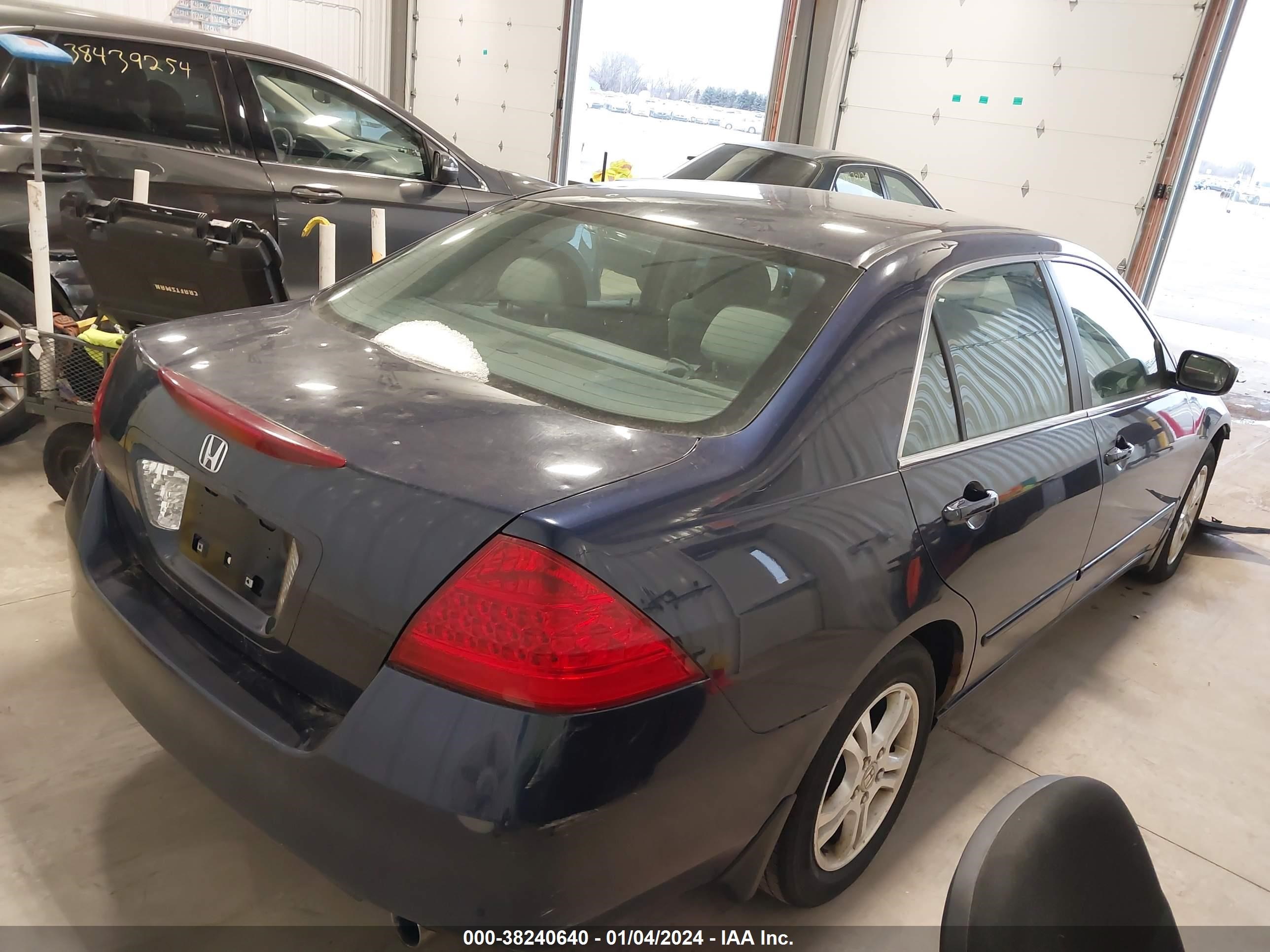 Photo 3 VIN: 1HGCM56766A043569 - HONDA ACCORD 