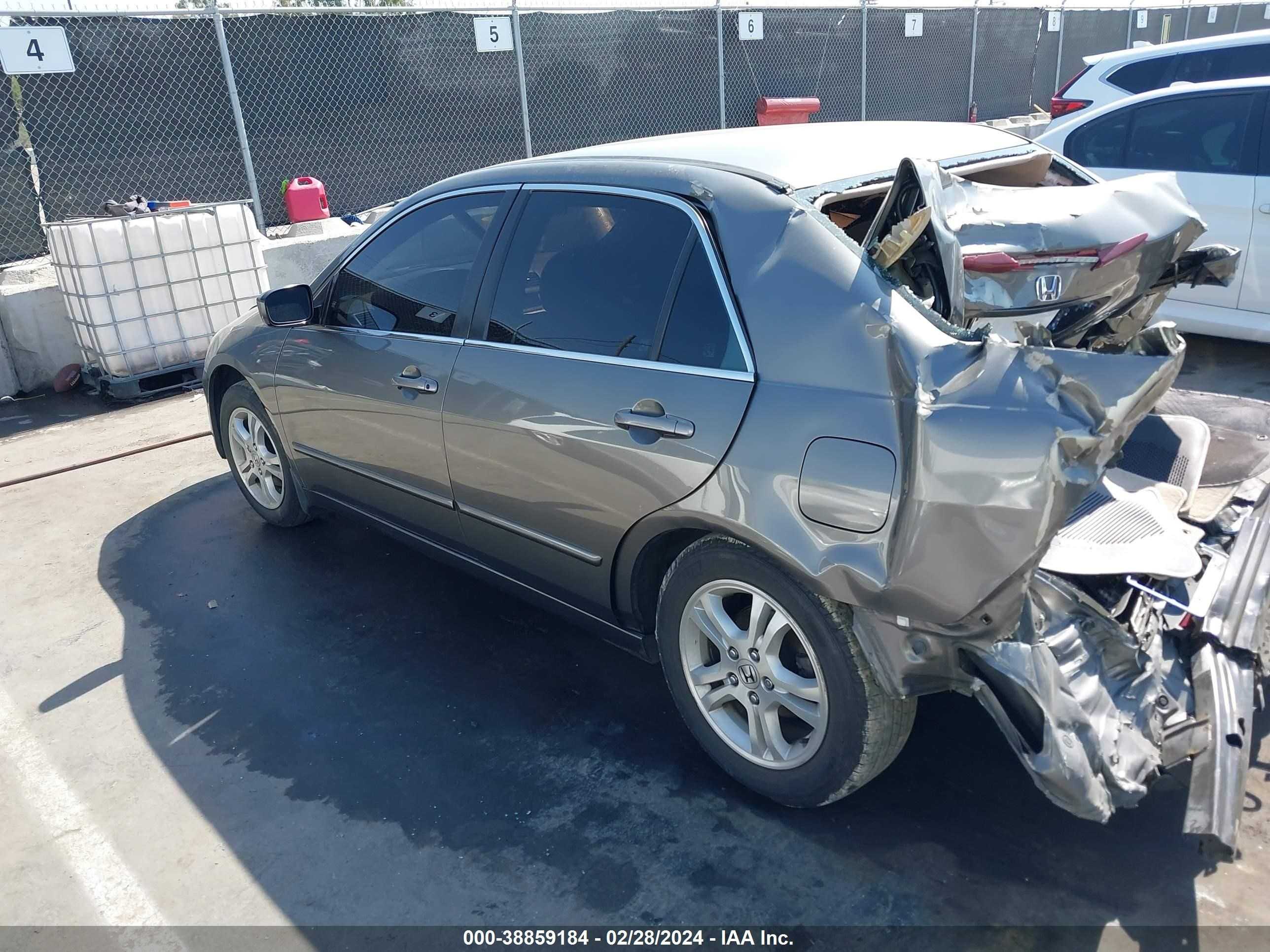 Photo 13 VIN: 1HGCM56766A064602 - HONDA ACCORD 