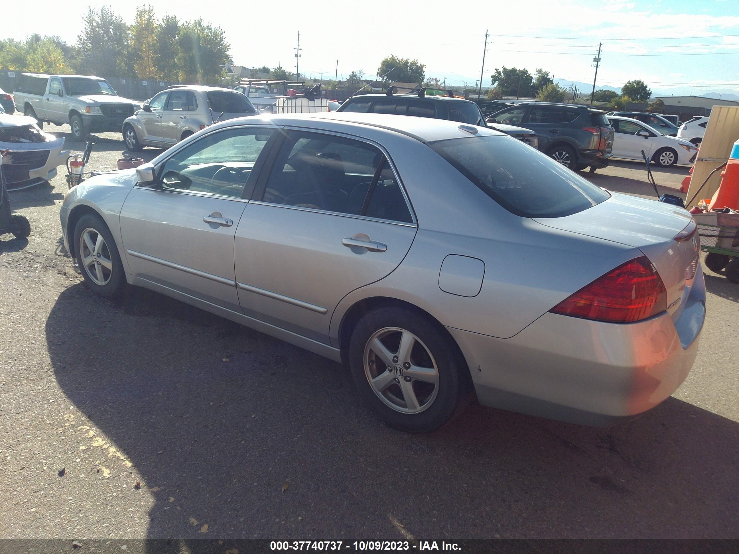 Photo 2 VIN: 1HGCM56766A067113 - HONDA ACCORD 