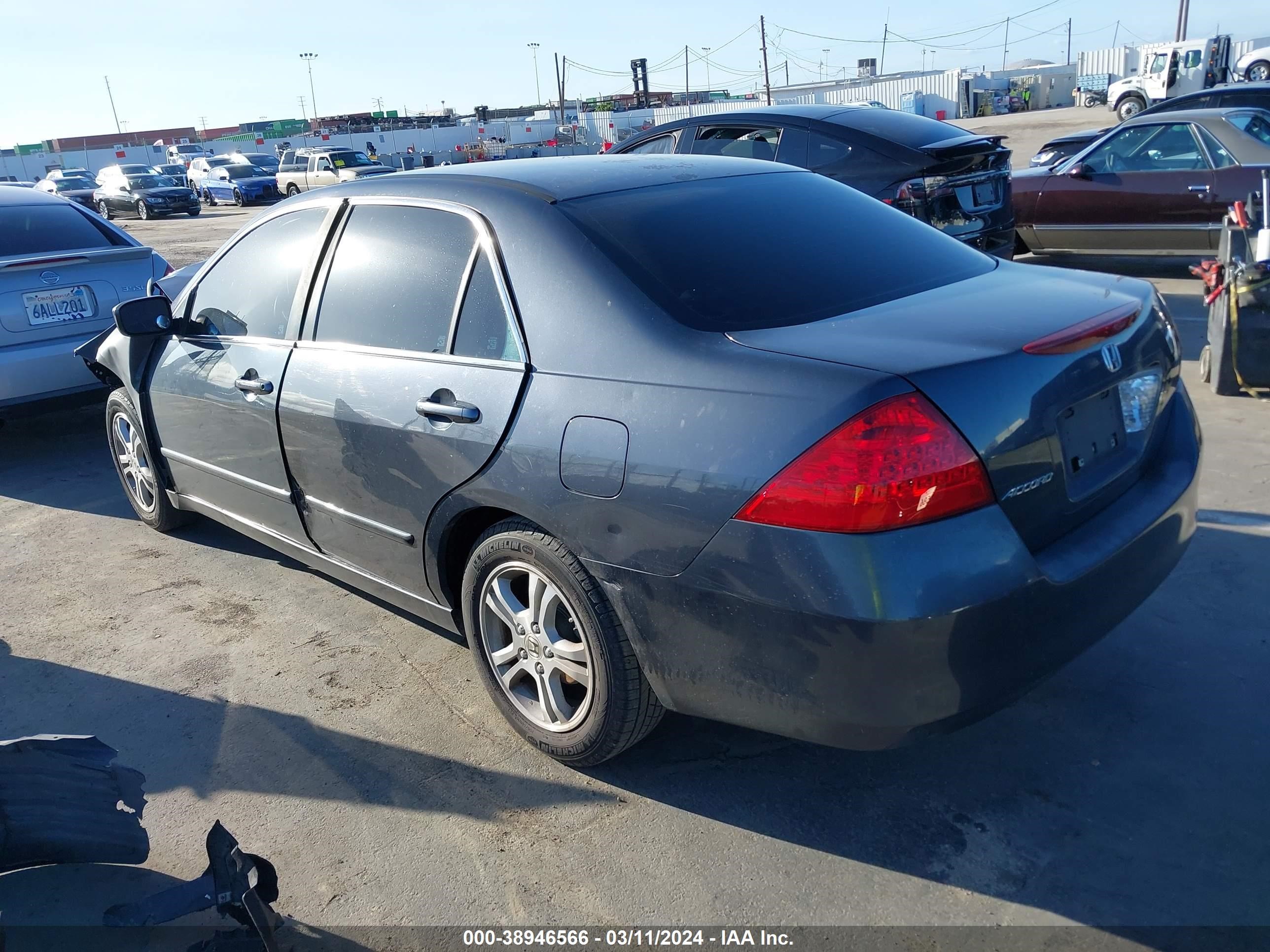 Photo 2 VIN: 1HGCM56766A164148 - HONDA ACCORD 