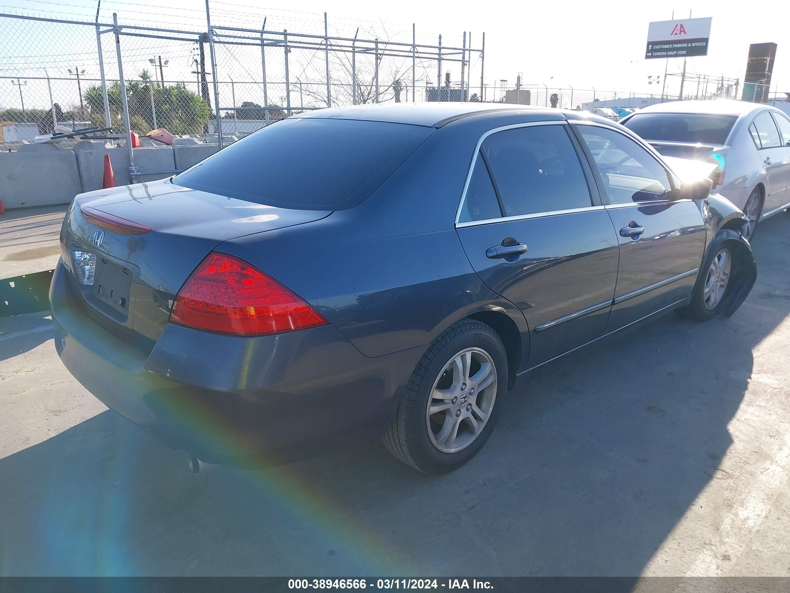 Photo 3 VIN: 1HGCM56766A164148 - HONDA ACCORD 