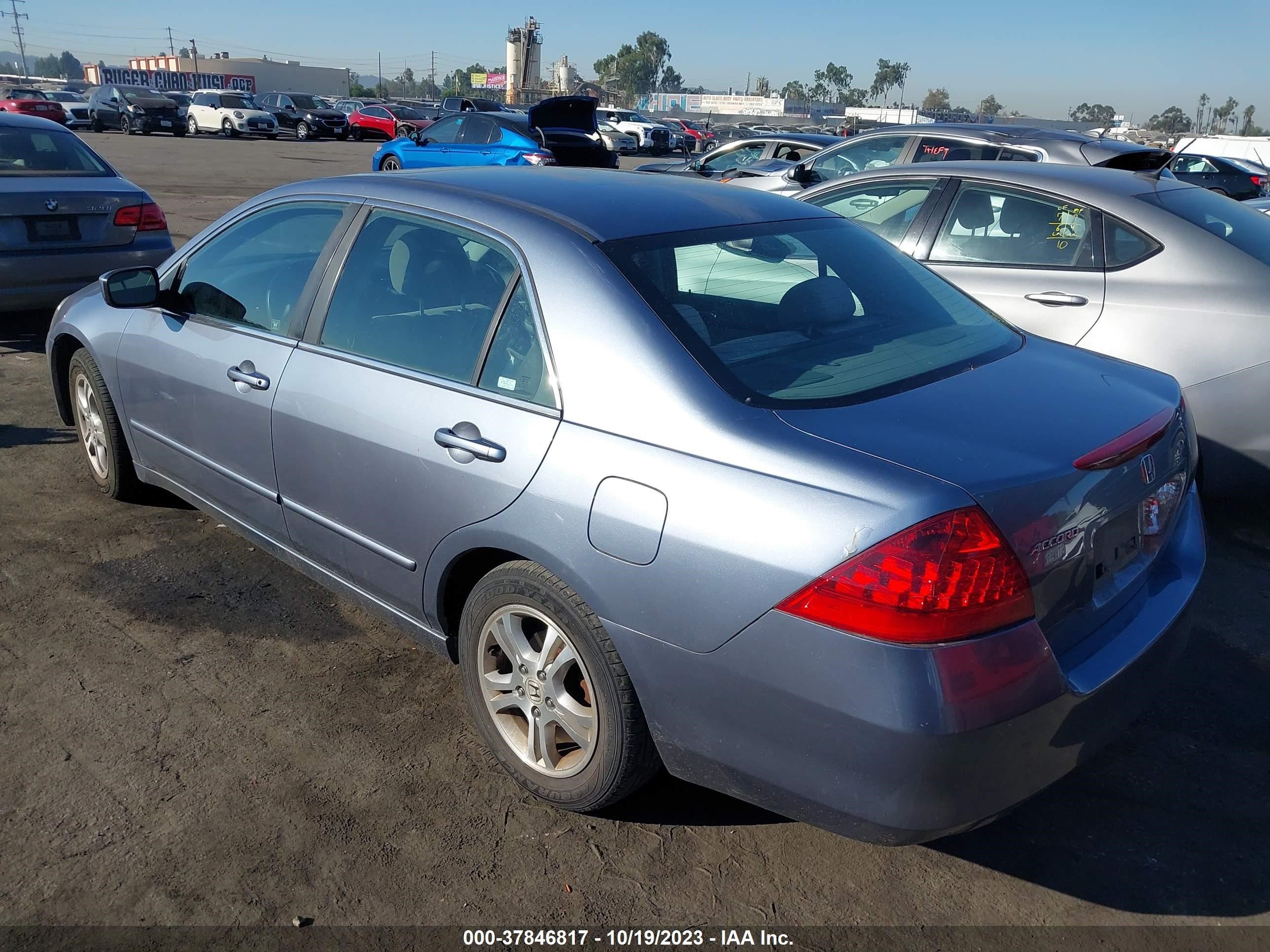 Photo 2 VIN: 1HGCM56767A072183 - HONDA ACCORD 