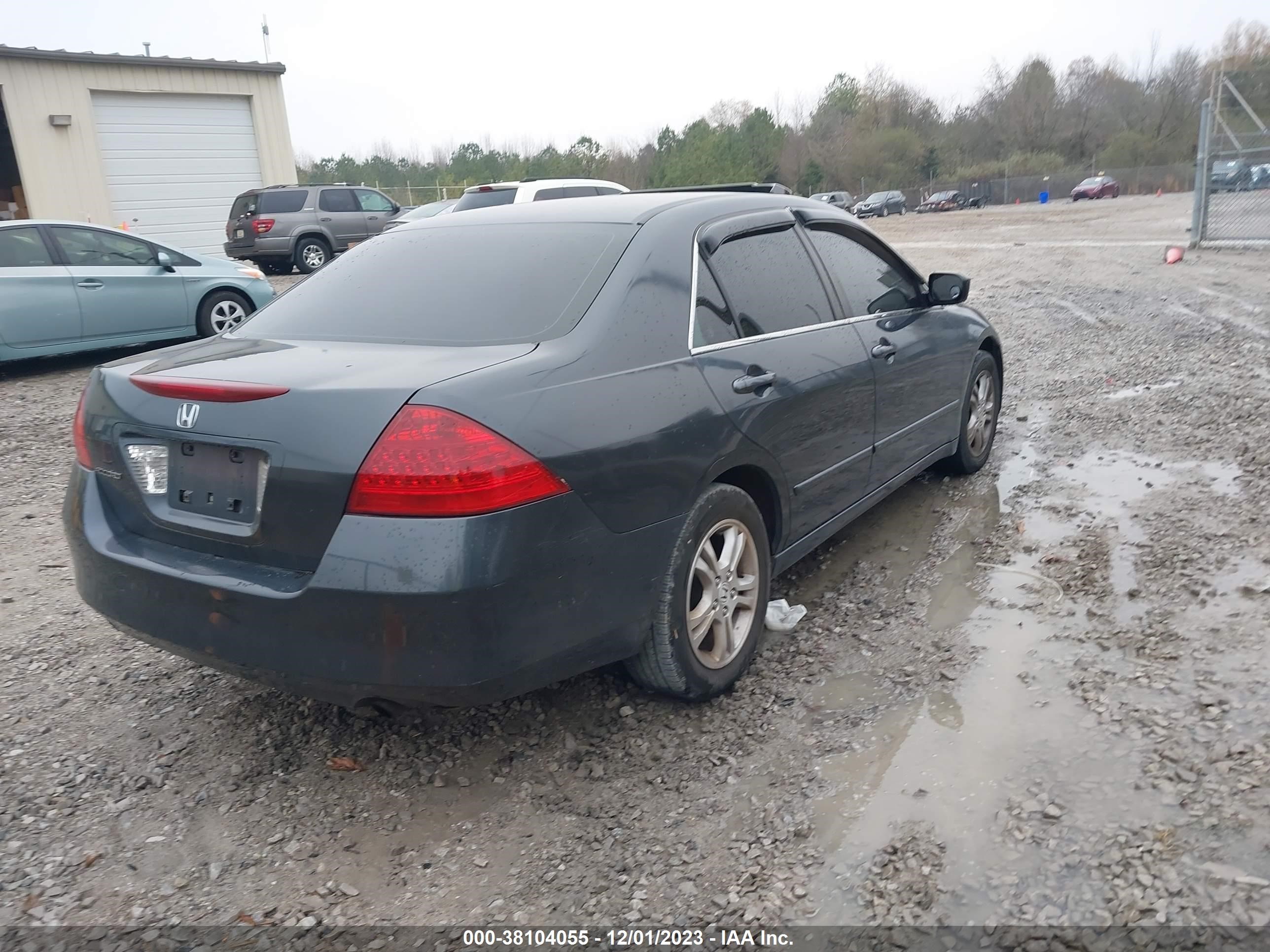 Photo 3 VIN: 1HGCM56767A133631 - HONDA ACCORD 