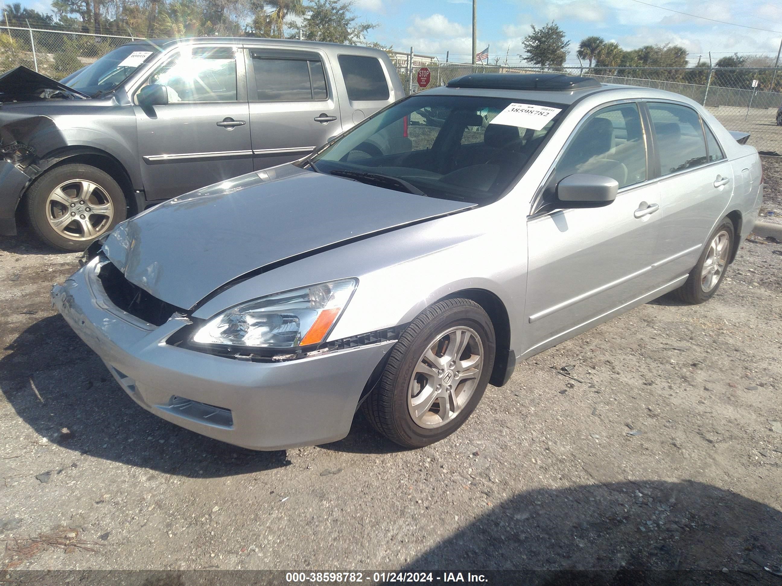 Photo 1 VIN: 1HGCM56777A016592 - HONDA ACCORD 