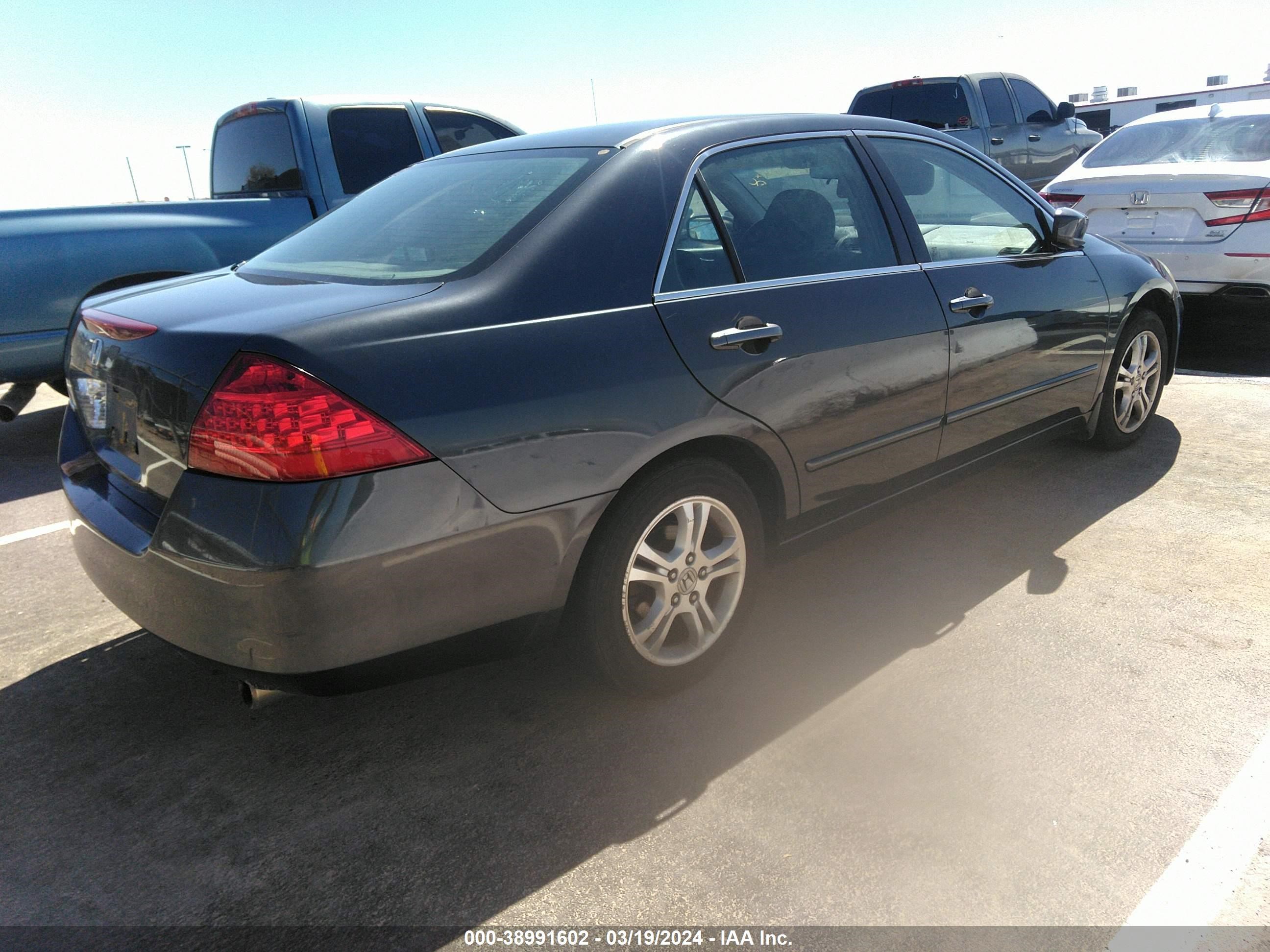 Photo 3 VIN: 1HGCM56786A039314 - HONDA ACCORD 