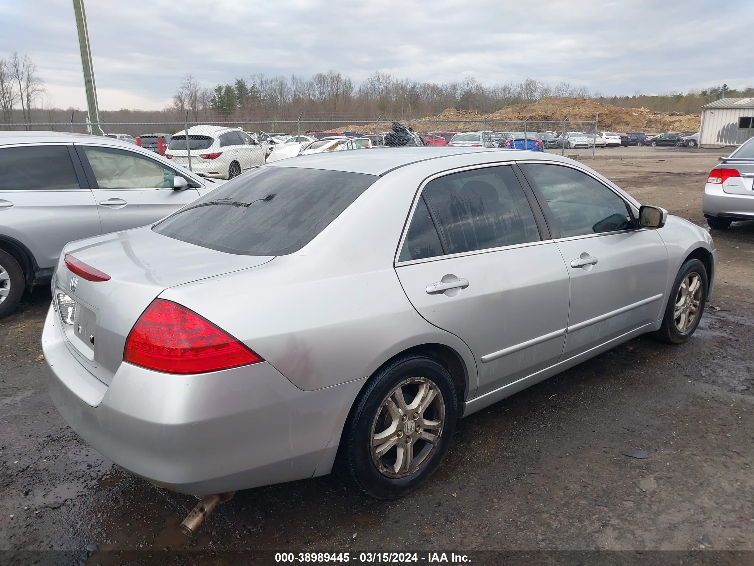 Photo 3 VIN: 1HGCM56787A125613 - HONDA ACCORD 