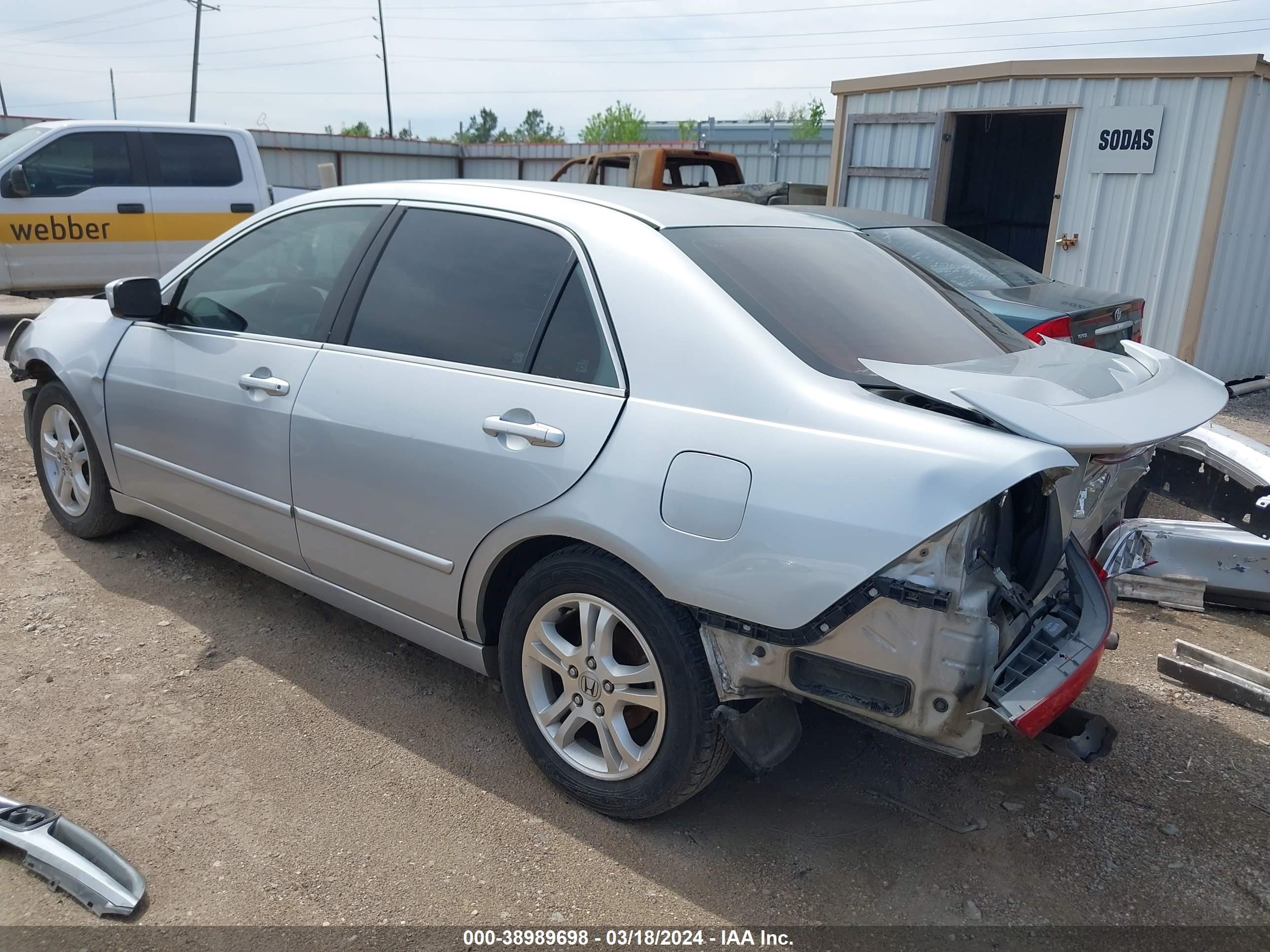 Photo 2 VIN: 1HGCM56797A114586 - HONDA ACCORD 