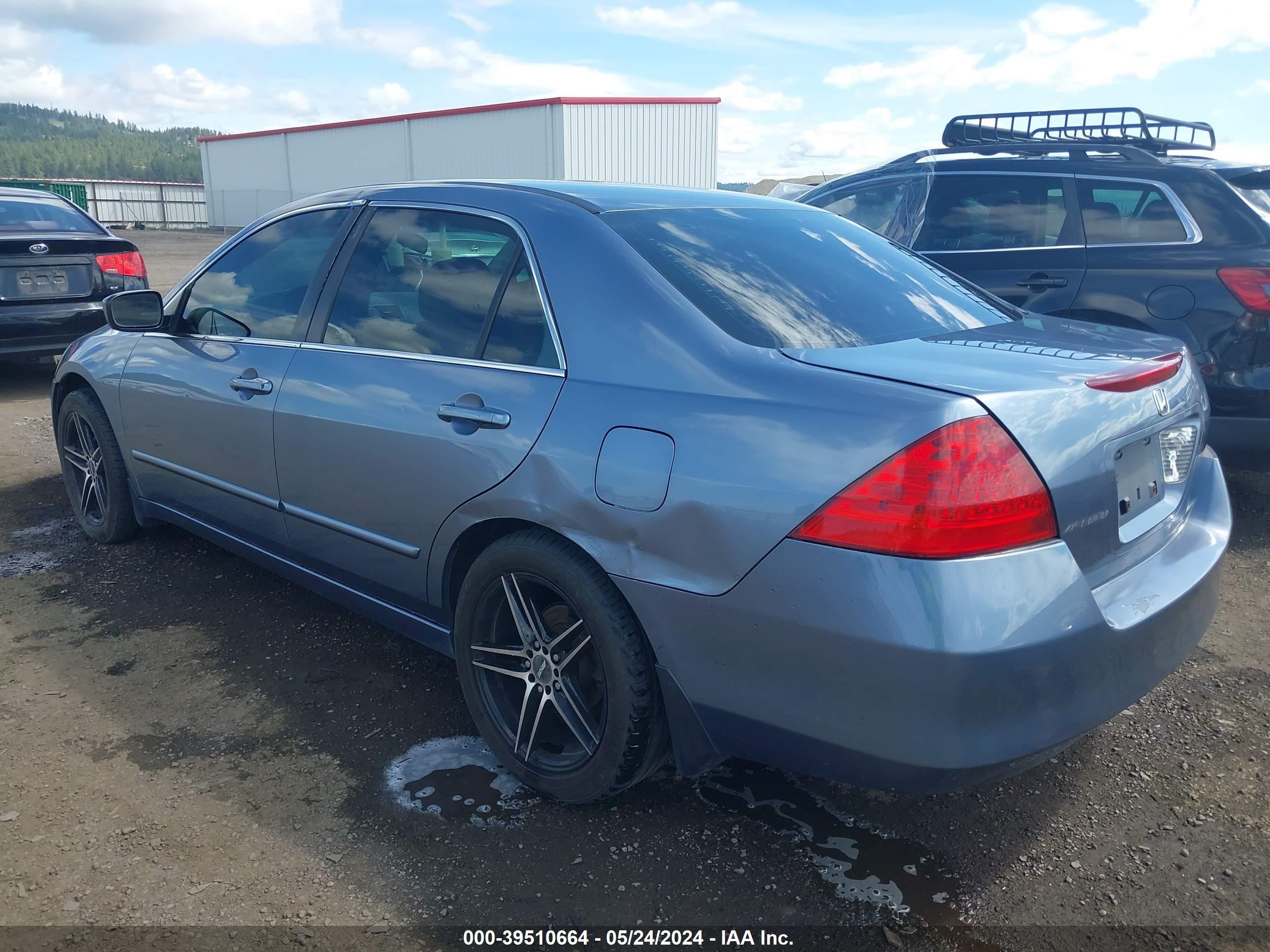 Photo 2 VIN: 1HGCM56797A203610 - HONDA ACCORD 