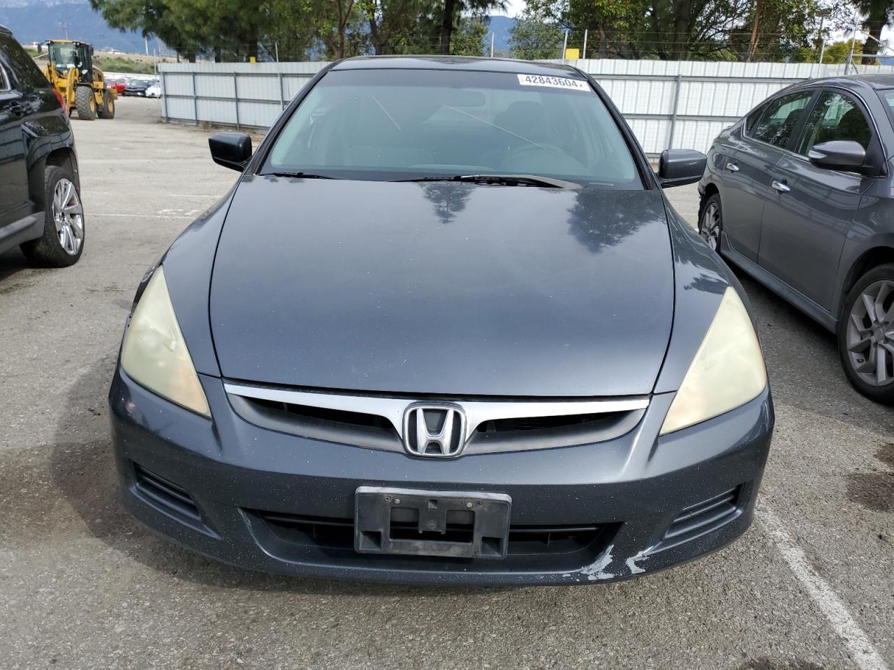 Photo 4 VIN: 1HGCM56797A218401 - HONDA ACCORD 