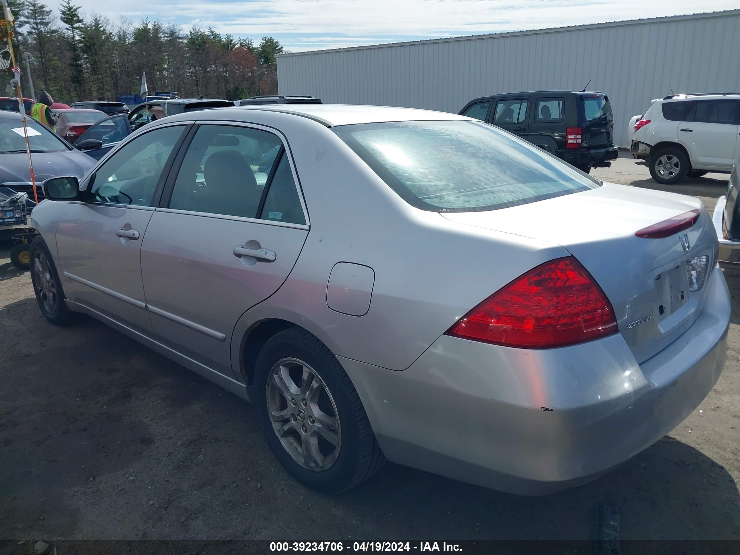 Photo 2 VIN: 1HGCM567X6A159552 - HONDA ACCORD 