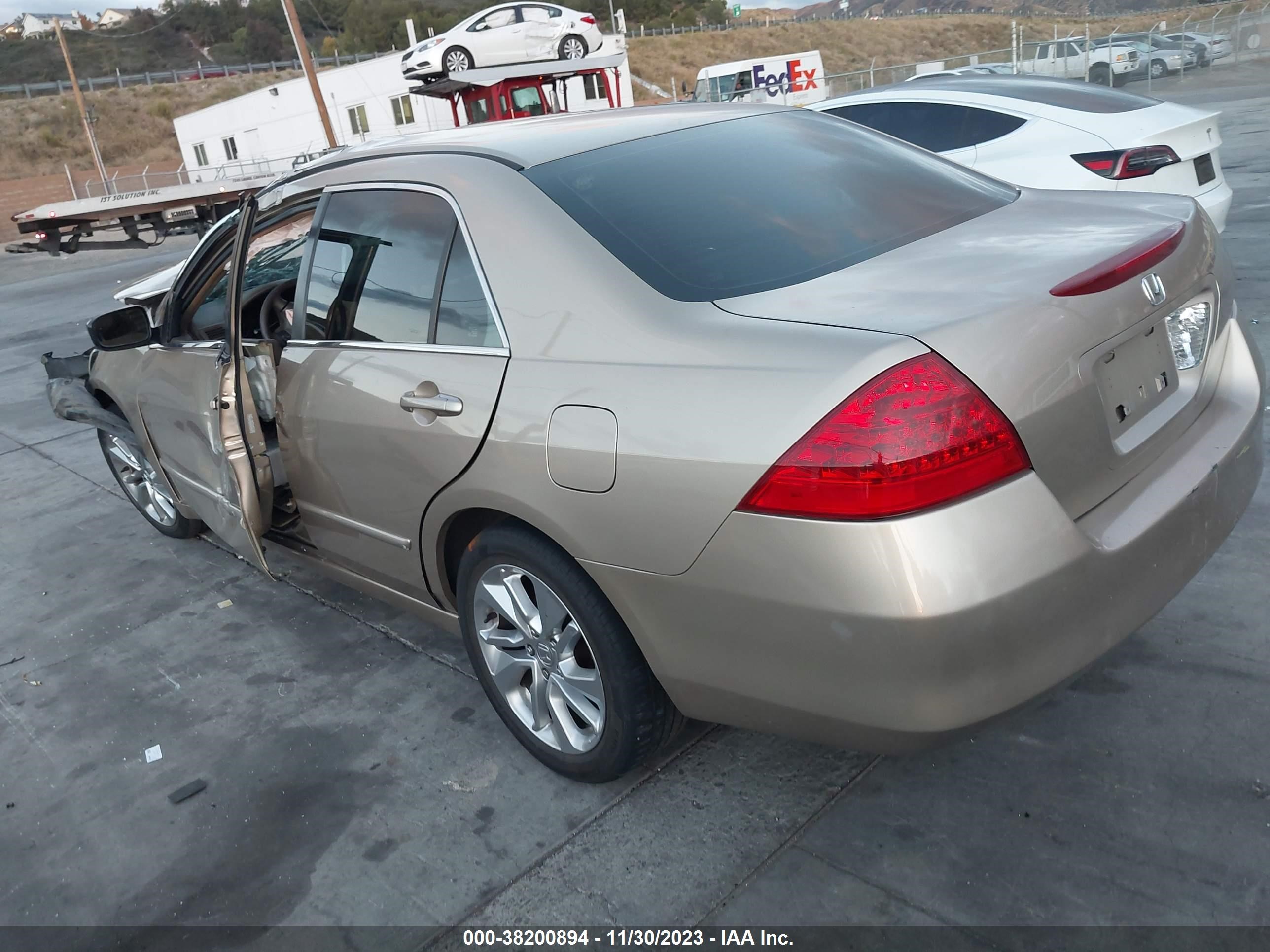 Photo 2 VIN: 1HGCM567X6A184970 - HONDA ACCORD 