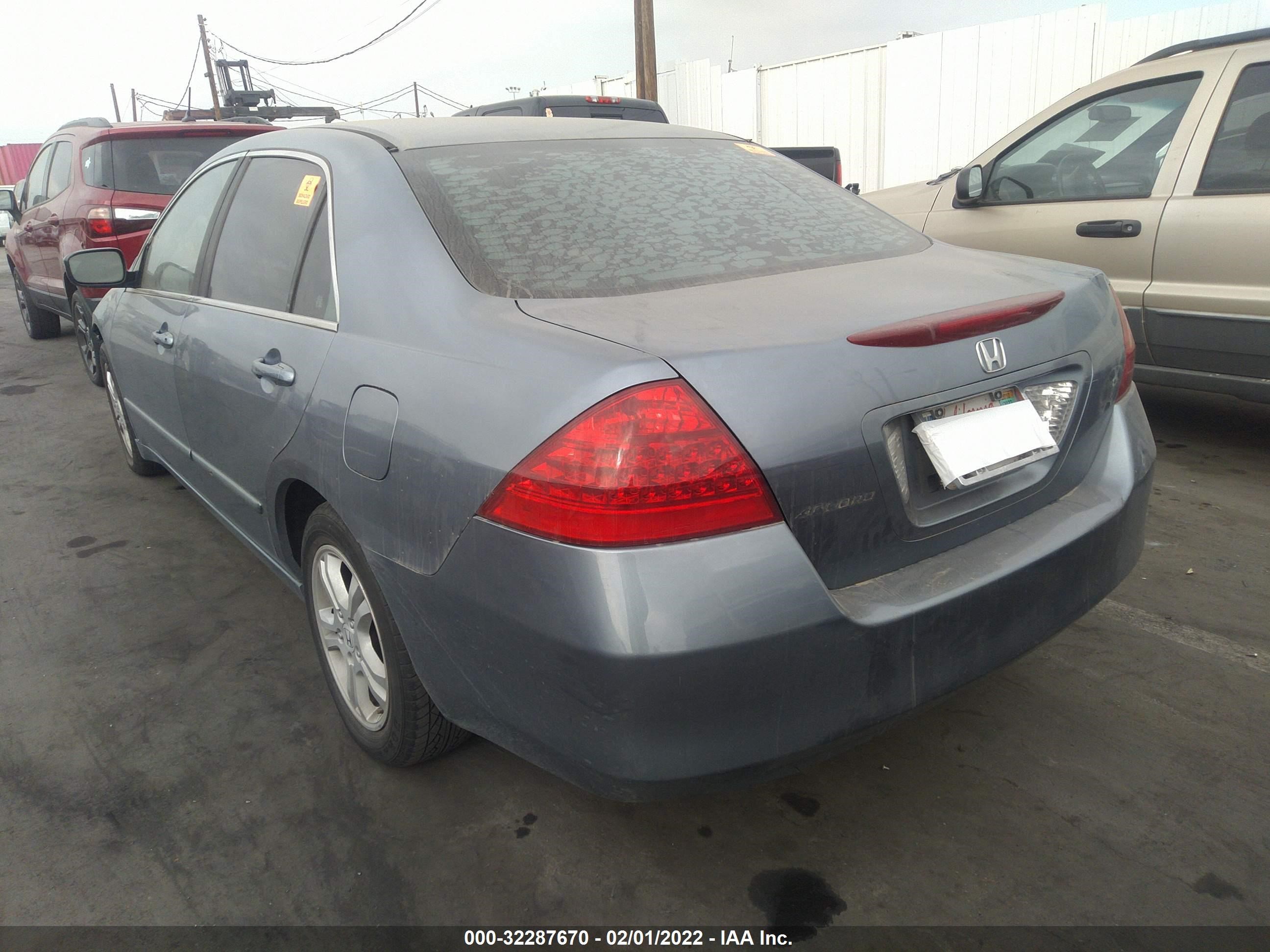 Photo 2 VIN: 1HGCM567X7A128013 - HONDA ACCORD 