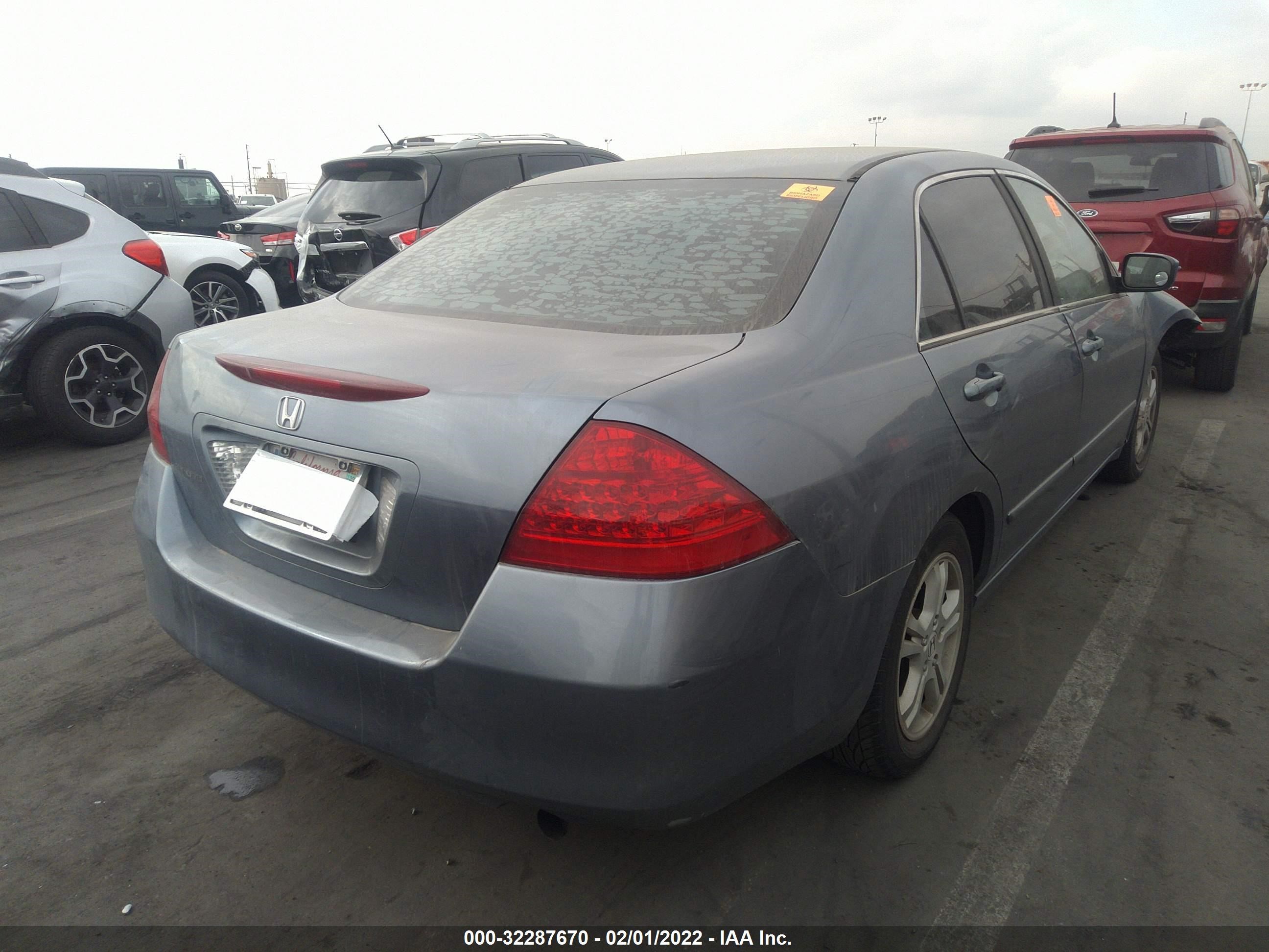 Photo 3 VIN: 1HGCM567X7A128013 - HONDA ACCORD 