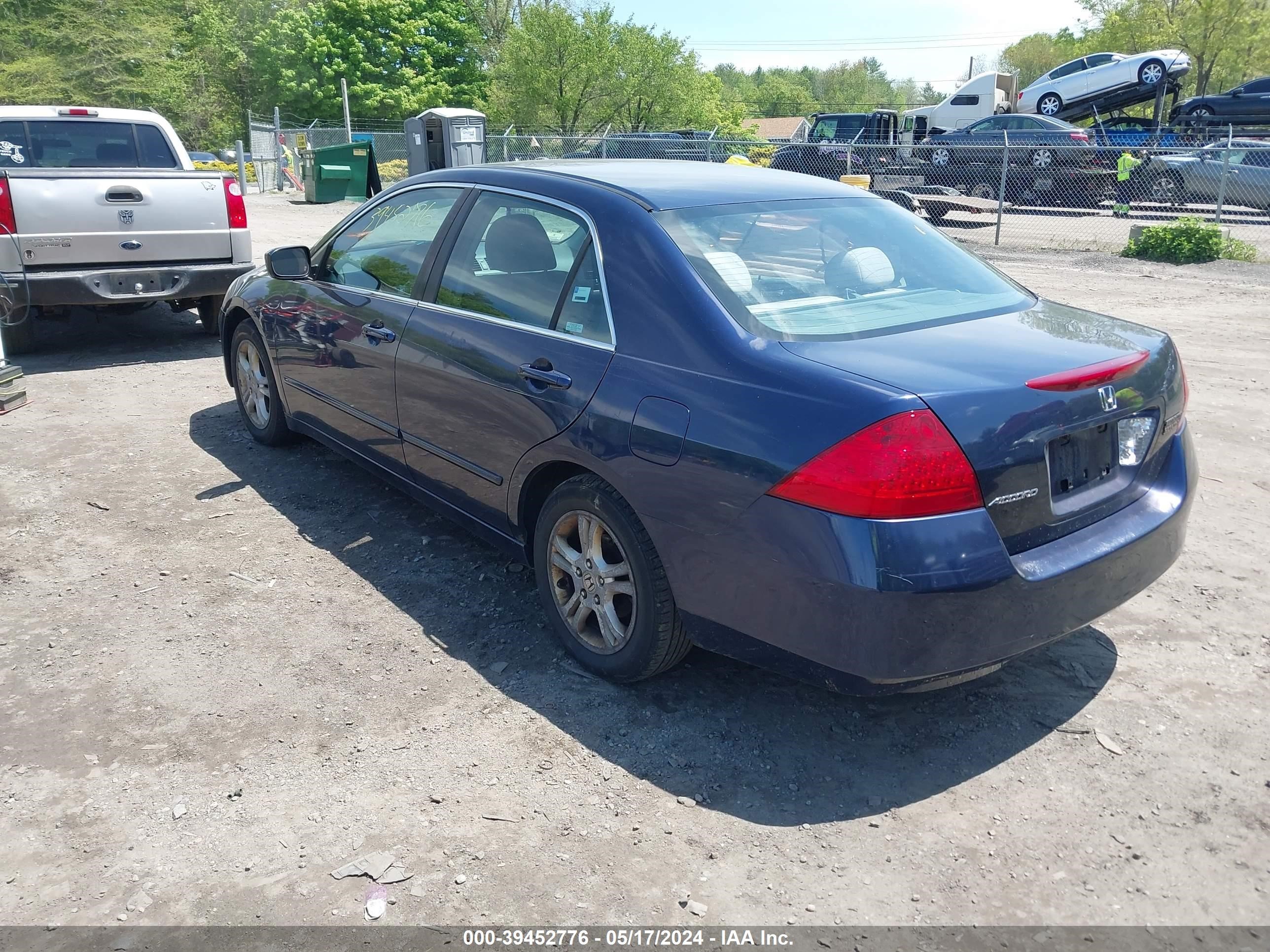 Photo 2 VIN: 1HGCM567X7A182346 - HONDA ACCORD 