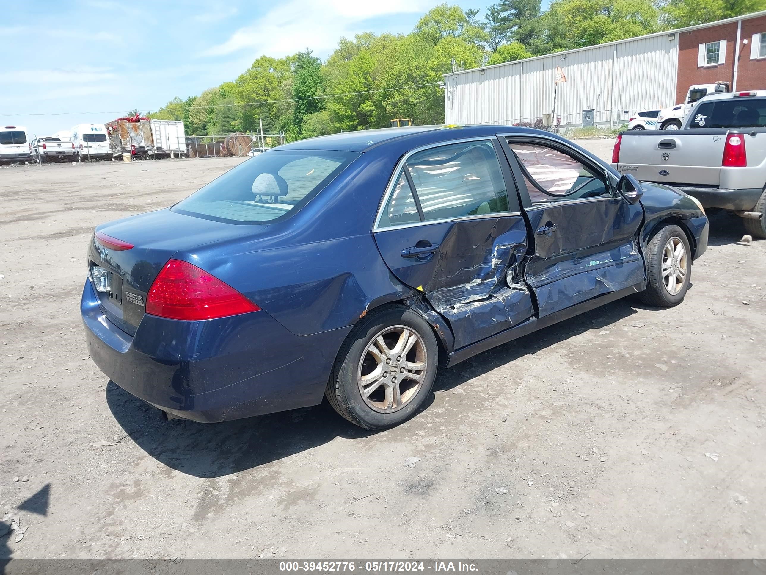 Photo 3 VIN: 1HGCM567X7A182346 - HONDA ACCORD 