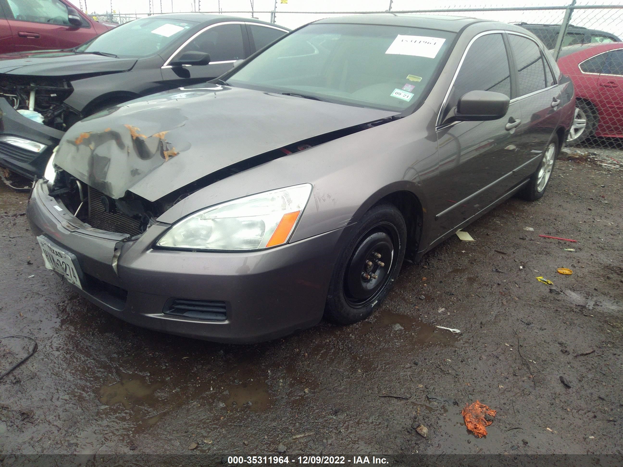 Photo 1 VIN: 1HGCM567X7A215636 - HONDA ACCORD 