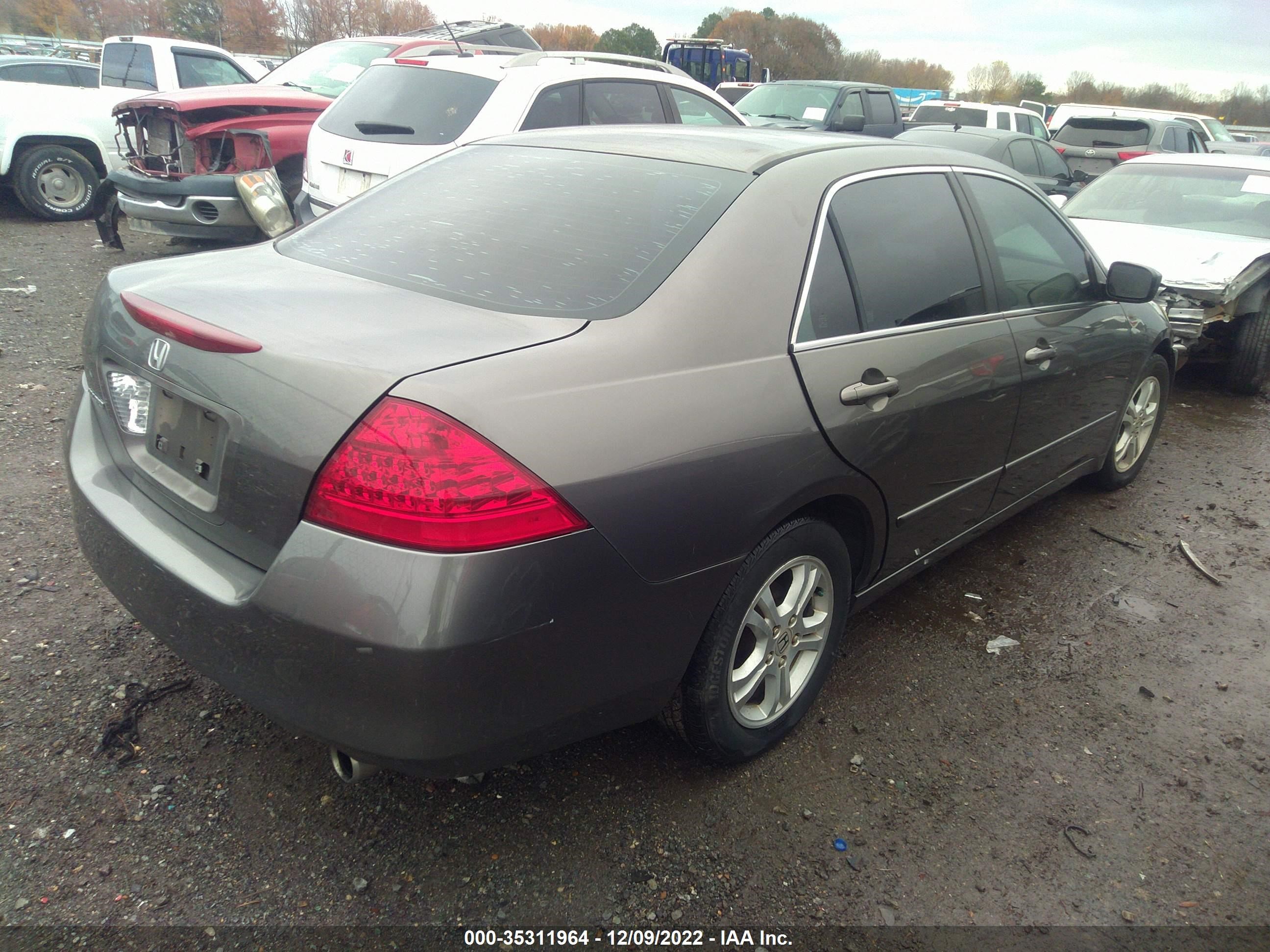 Photo 3 VIN: 1HGCM567X7A215636 - HONDA ACCORD 