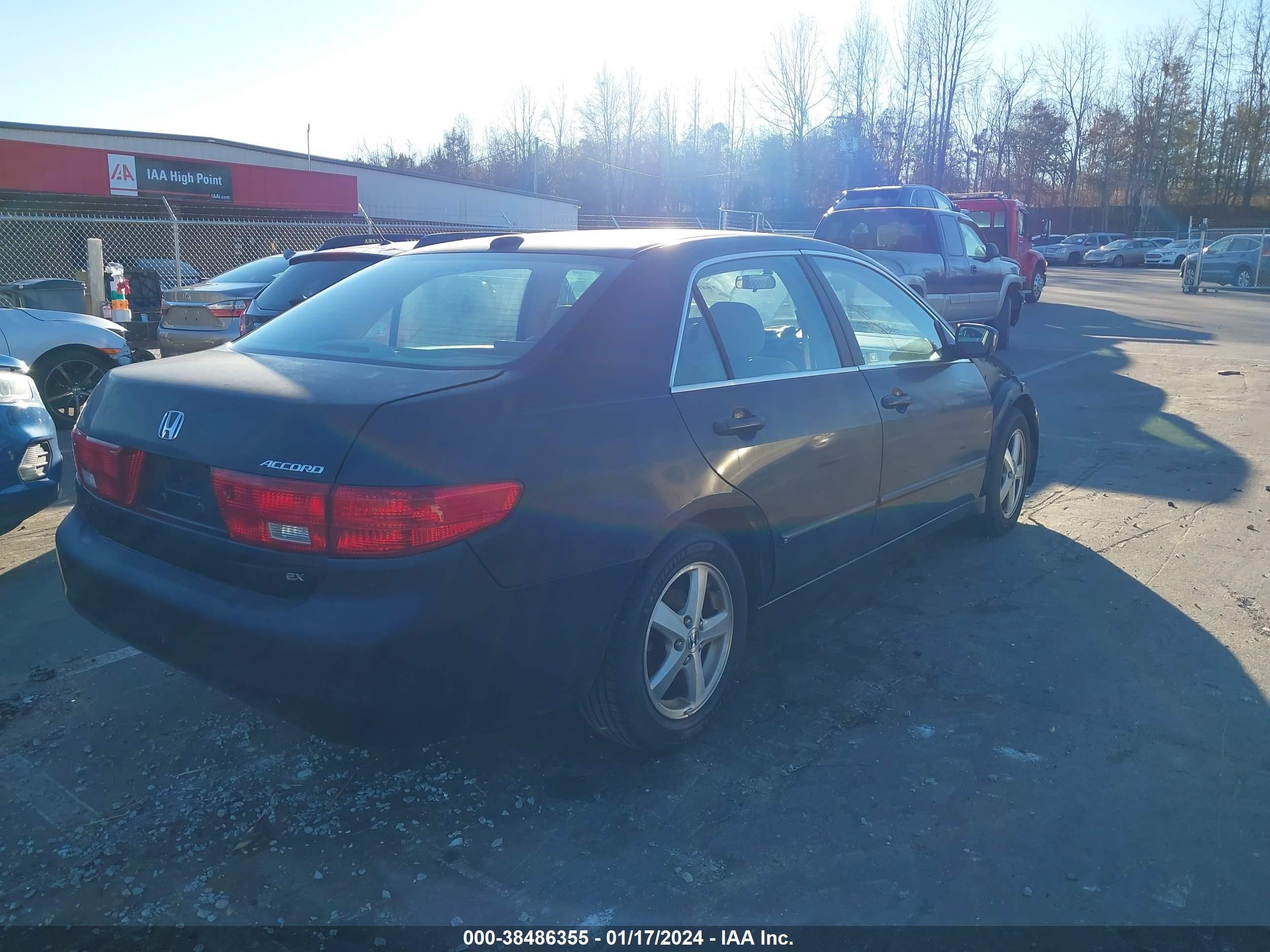 Photo 3 VIN: 1HGCM56805A005763 - HONDA ACCORD 