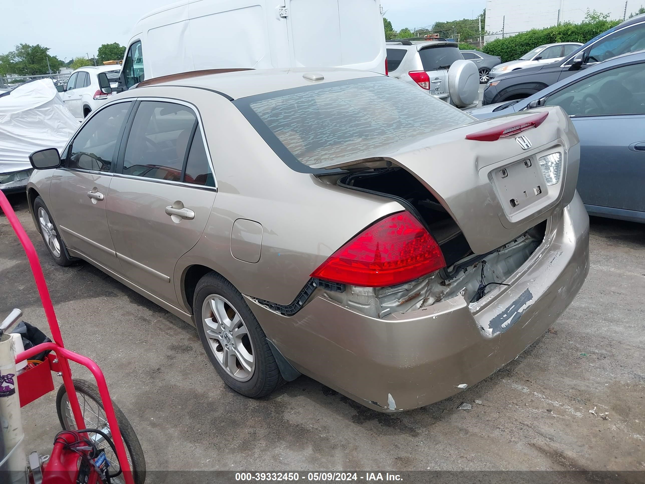 Photo 2 VIN: 1HGCM56806A168639 - HONDA ACCORD 