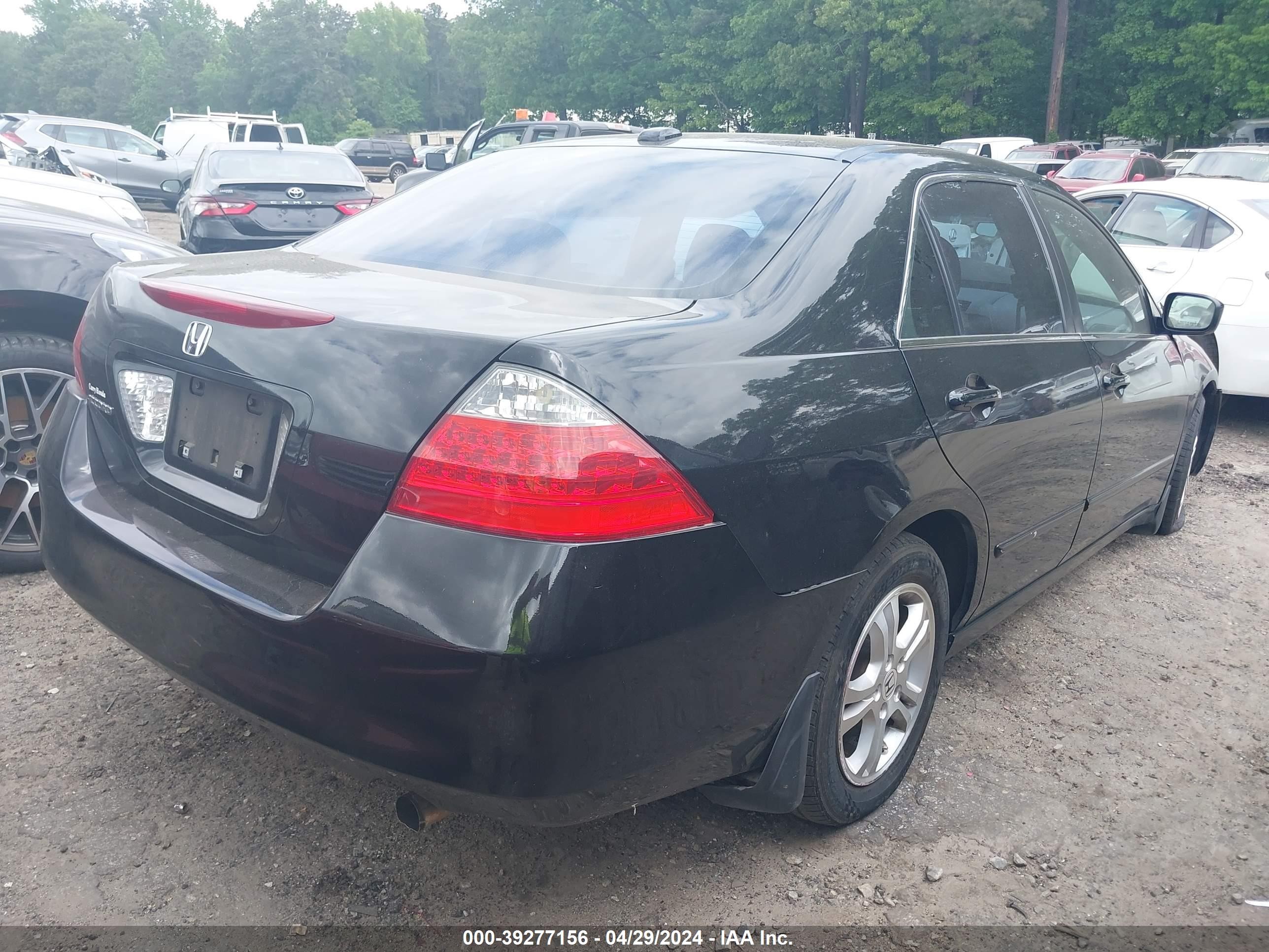 Photo 3 VIN: 1HGCM56807A031105 - HONDA ACCORD 