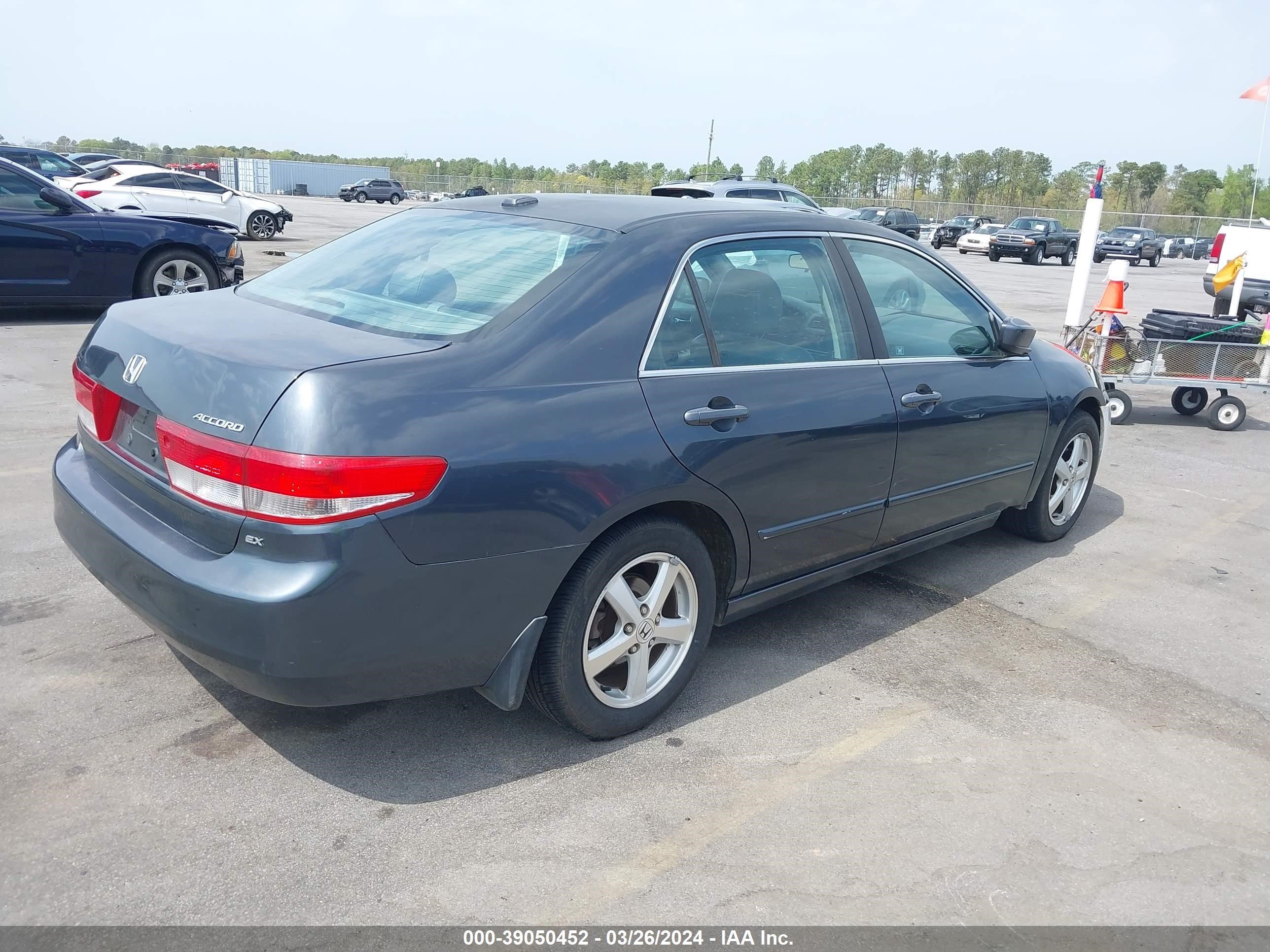 Photo 3 VIN: 1HGCM56814A089770 - HONDA ACCORD 