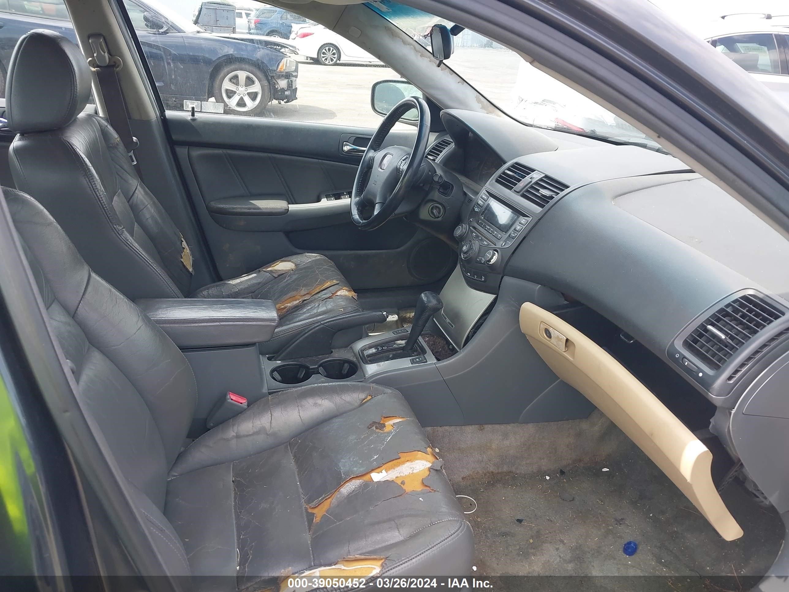 Photo 4 VIN: 1HGCM56814A089770 - HONDA ACCORD 