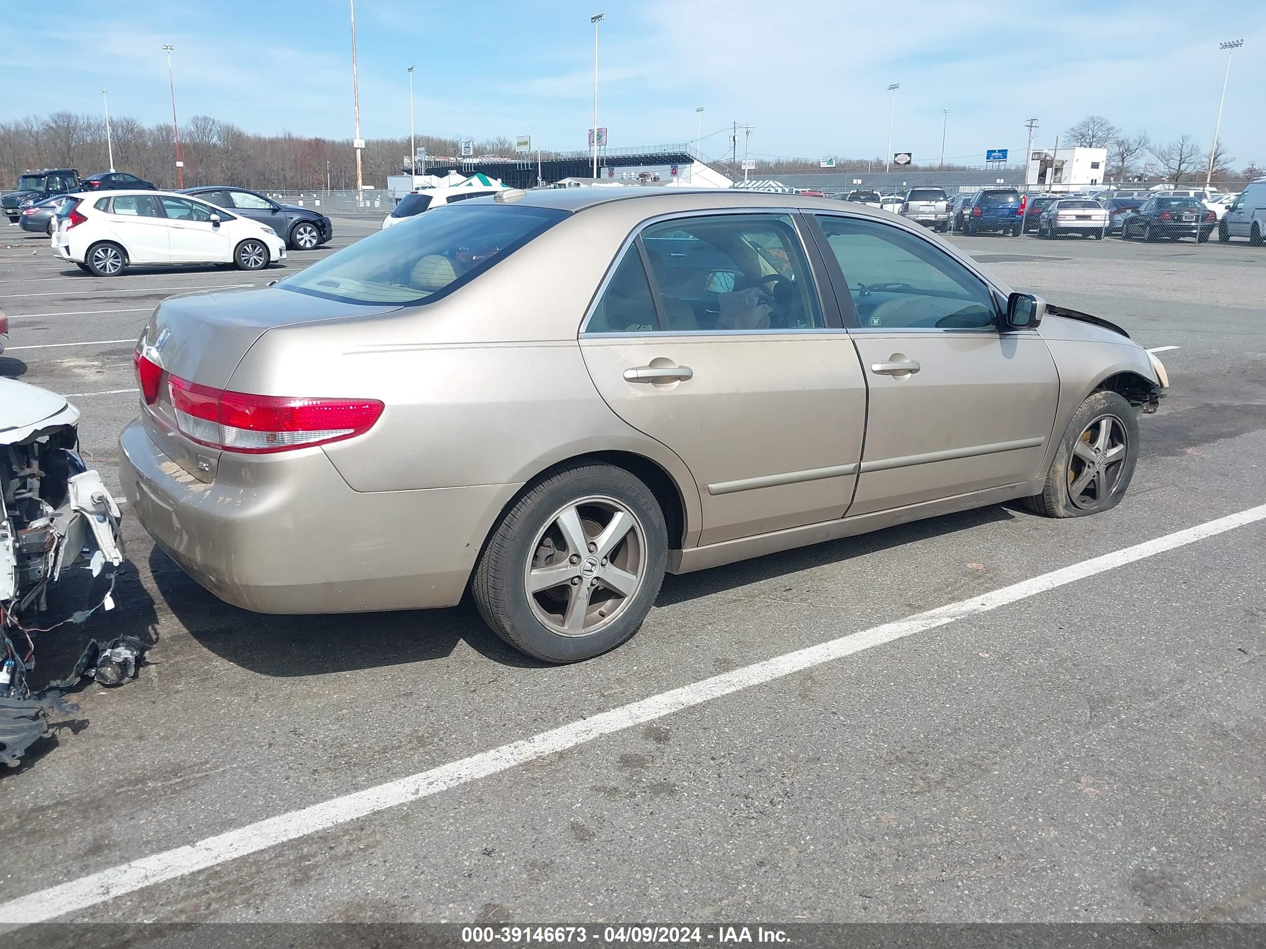 Photo 3 VIN: 1HGCM56814A096718 - HONDA ACCORD 