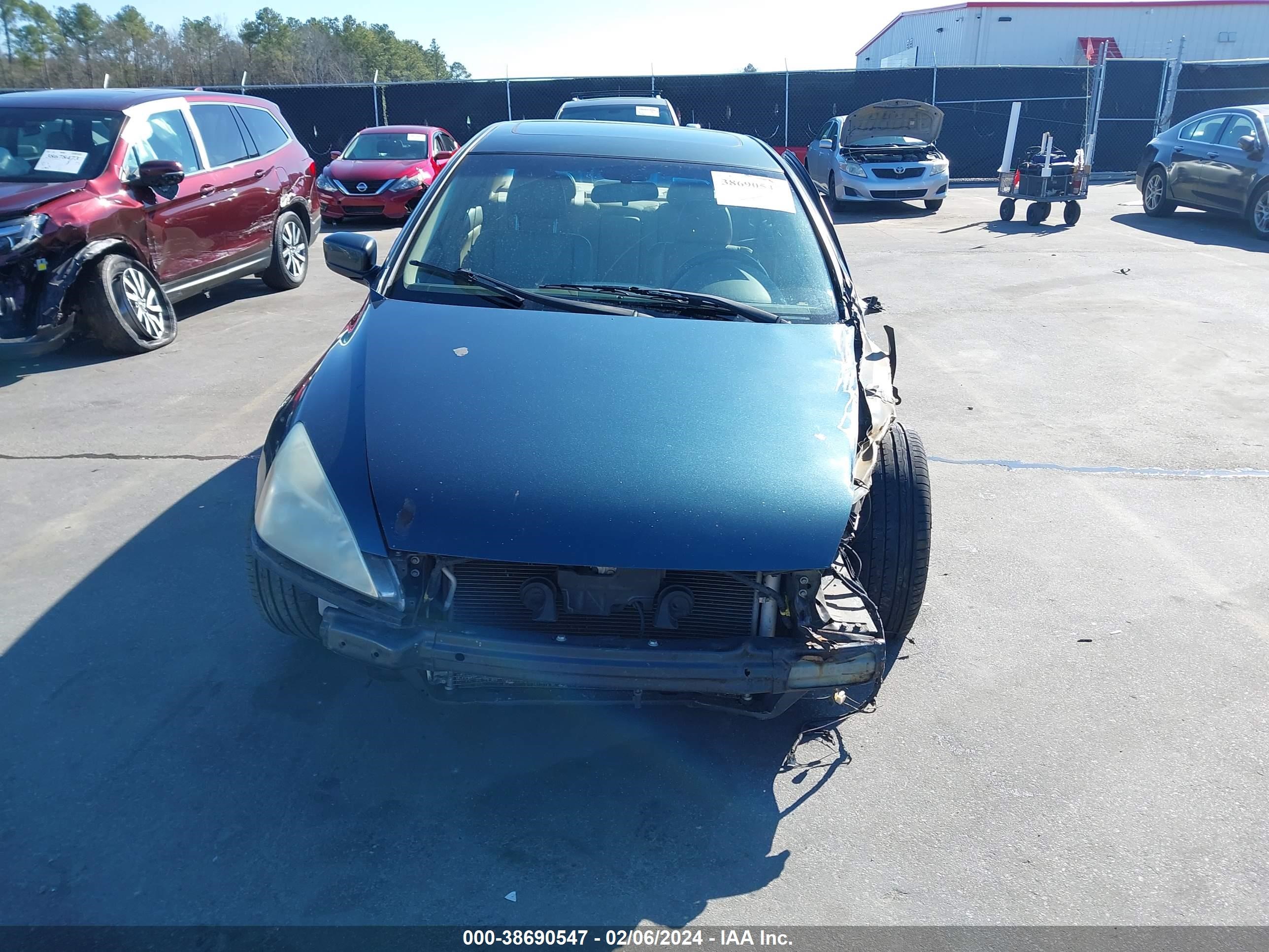 Photo 11 VIN: 1HGCM56815A071366 - HONDA ACCORD 