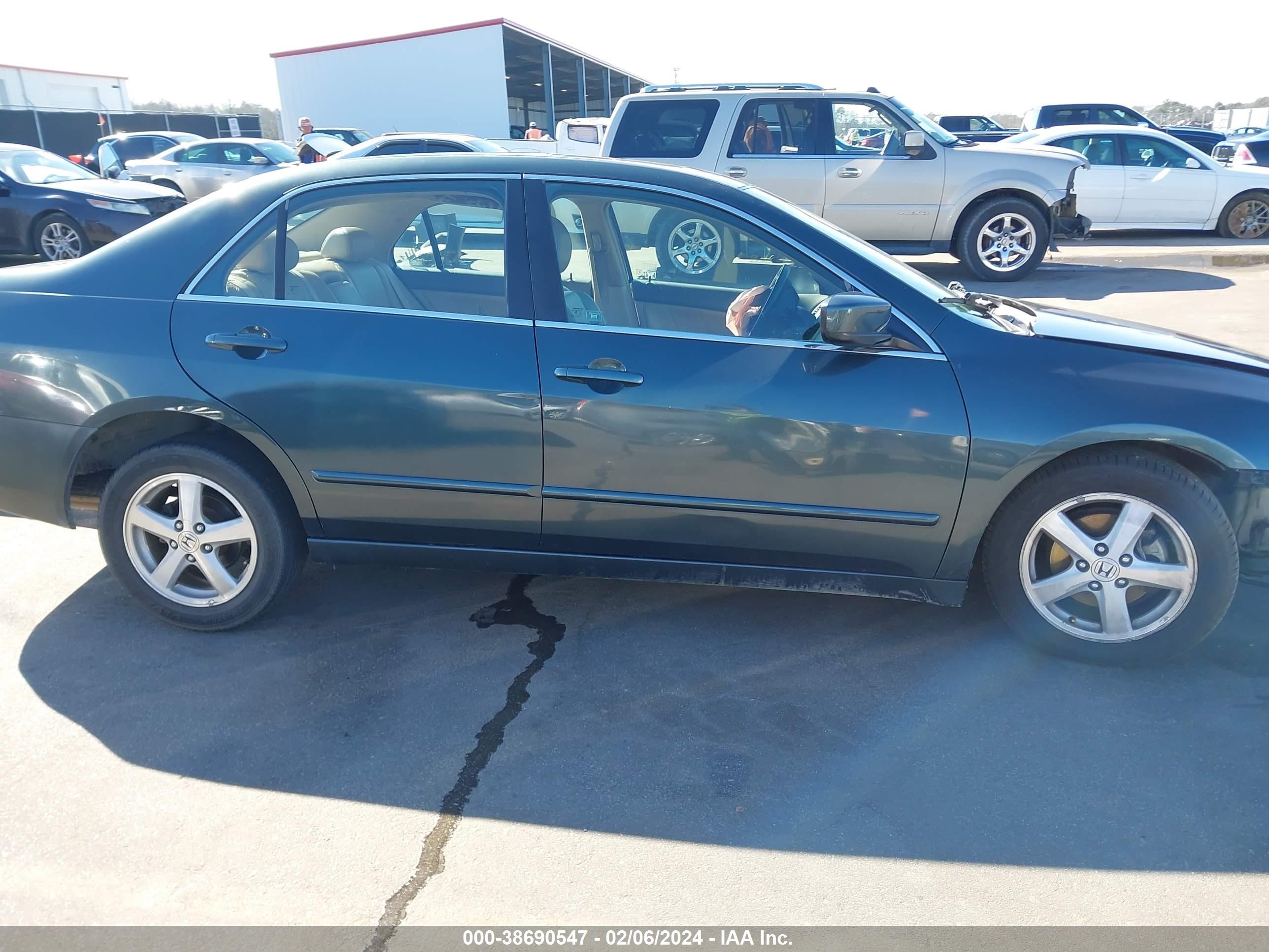 Photo 12 VIN: 1HGCM56815A071366 - HONDA ACCORD 