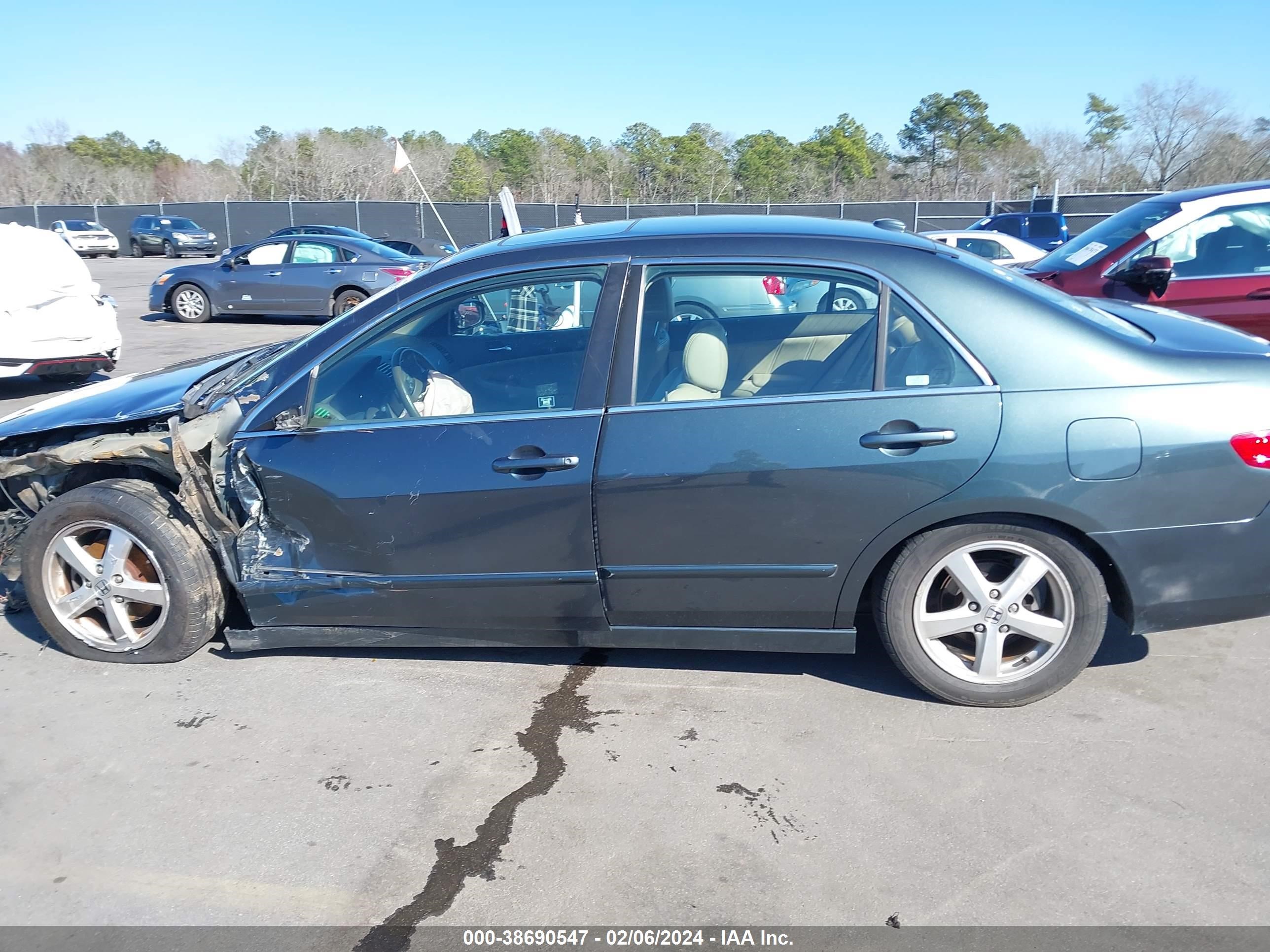 Photo 13 VIN: 1HGCM56815A071366 - HONDA ACCORD 