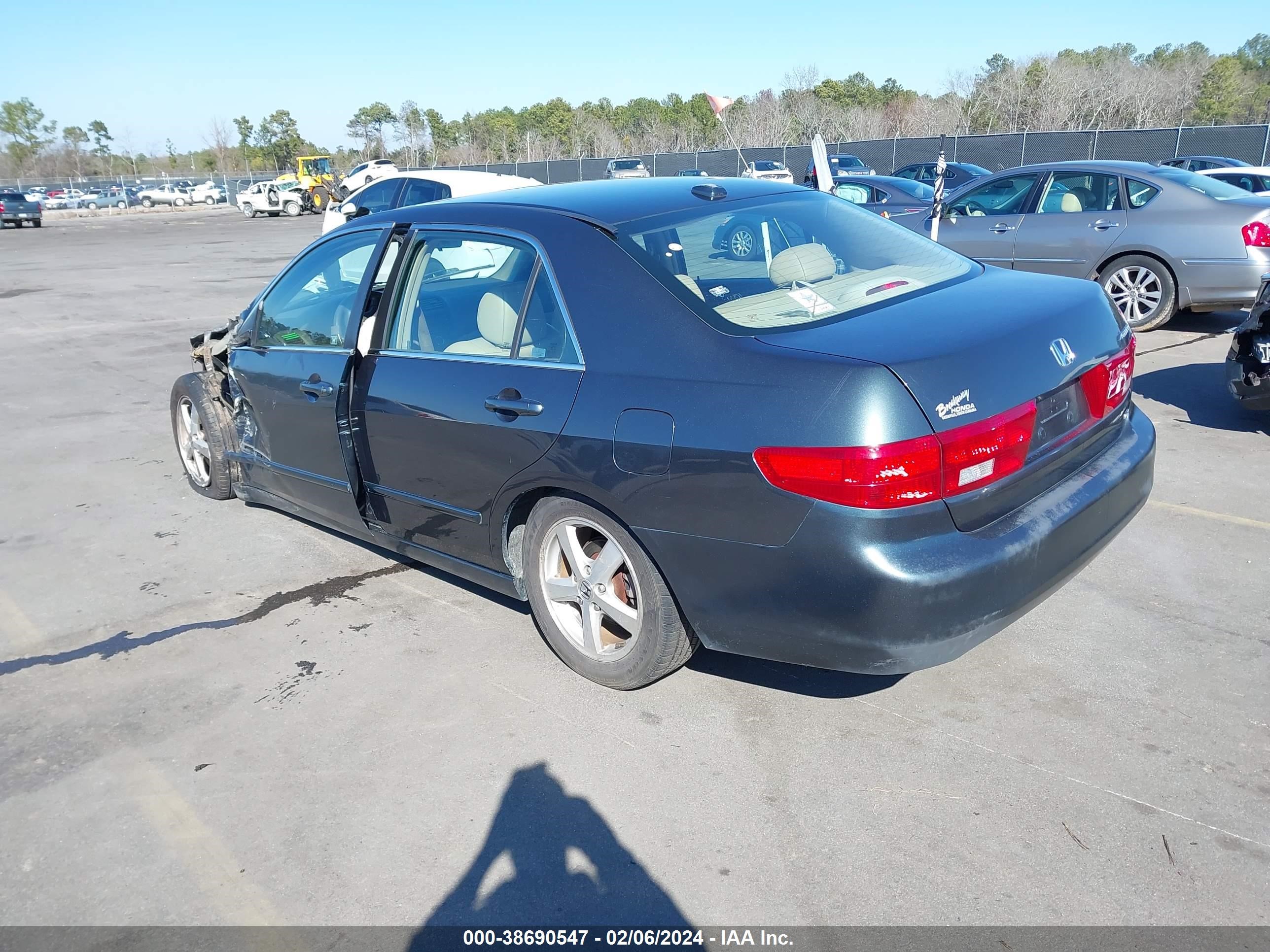 Photo 2 VIN: 1HGCM56815A071366 - HONDA ACCORD 