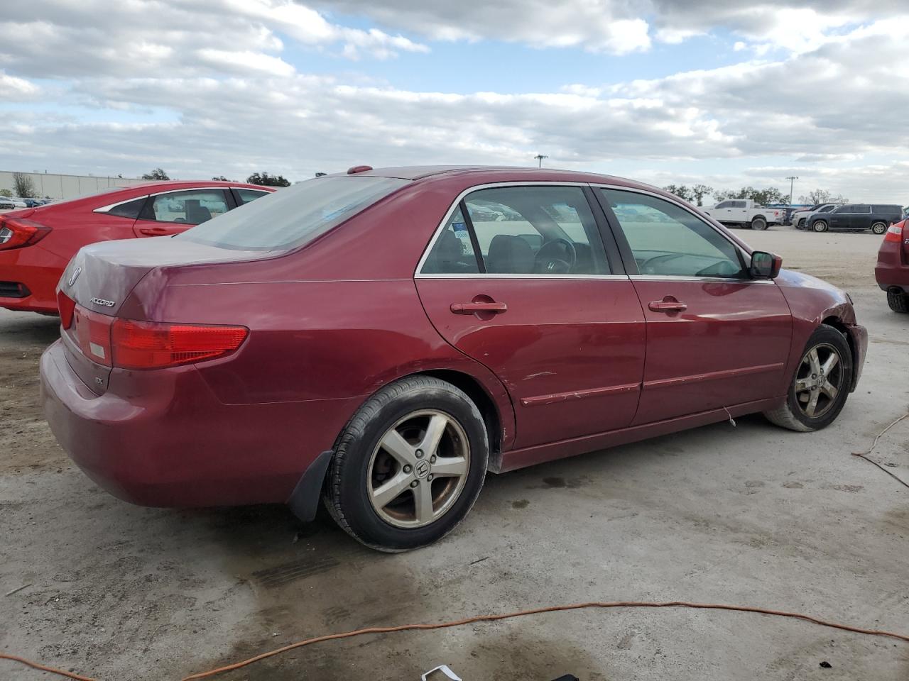 Photo 2 VIN: 1HGCM56815A150066 - HONDA ACCORD 