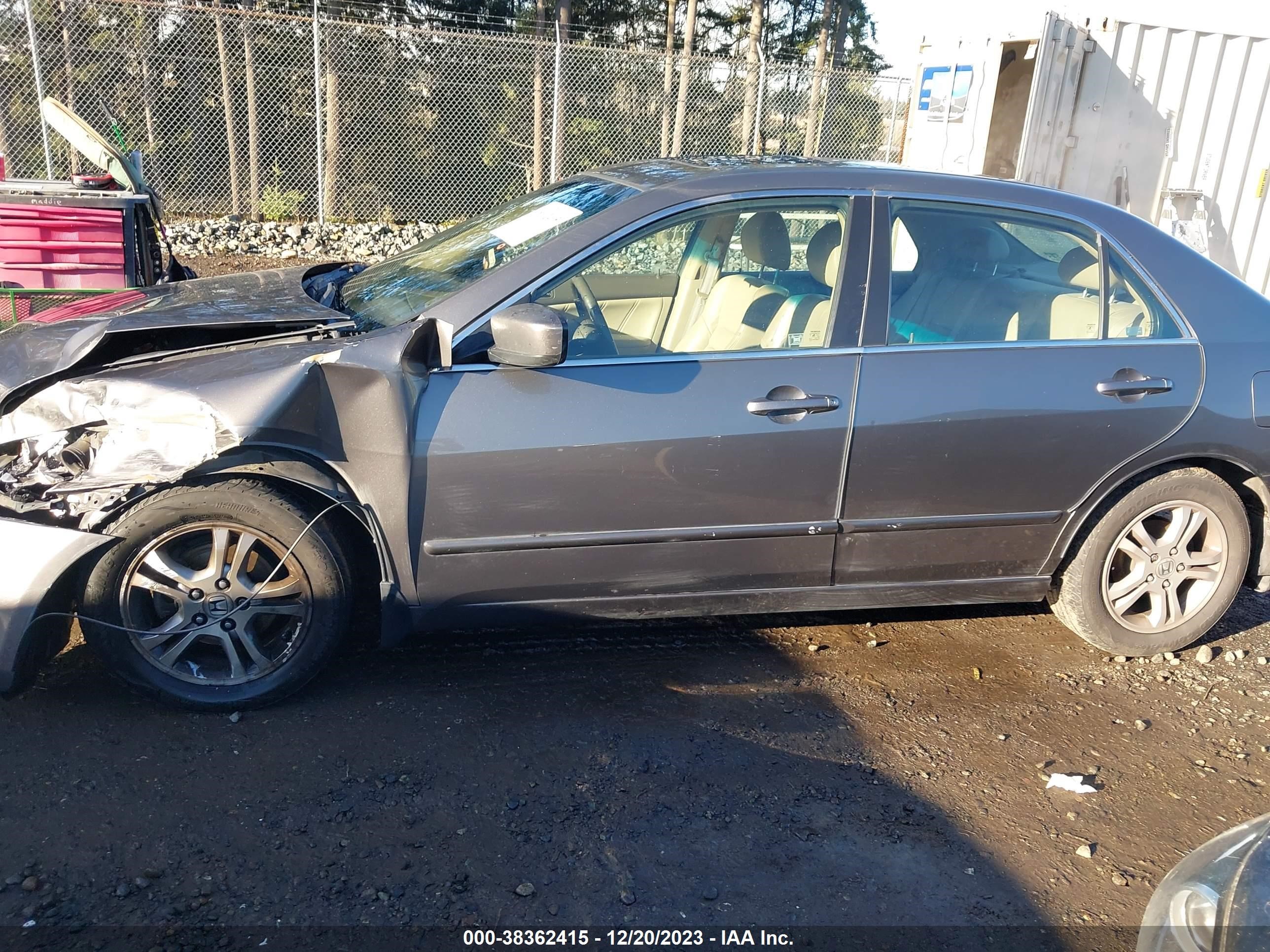 Photo 12 VIN: 1HGCM56816A106473 - HONDA ACCORD 