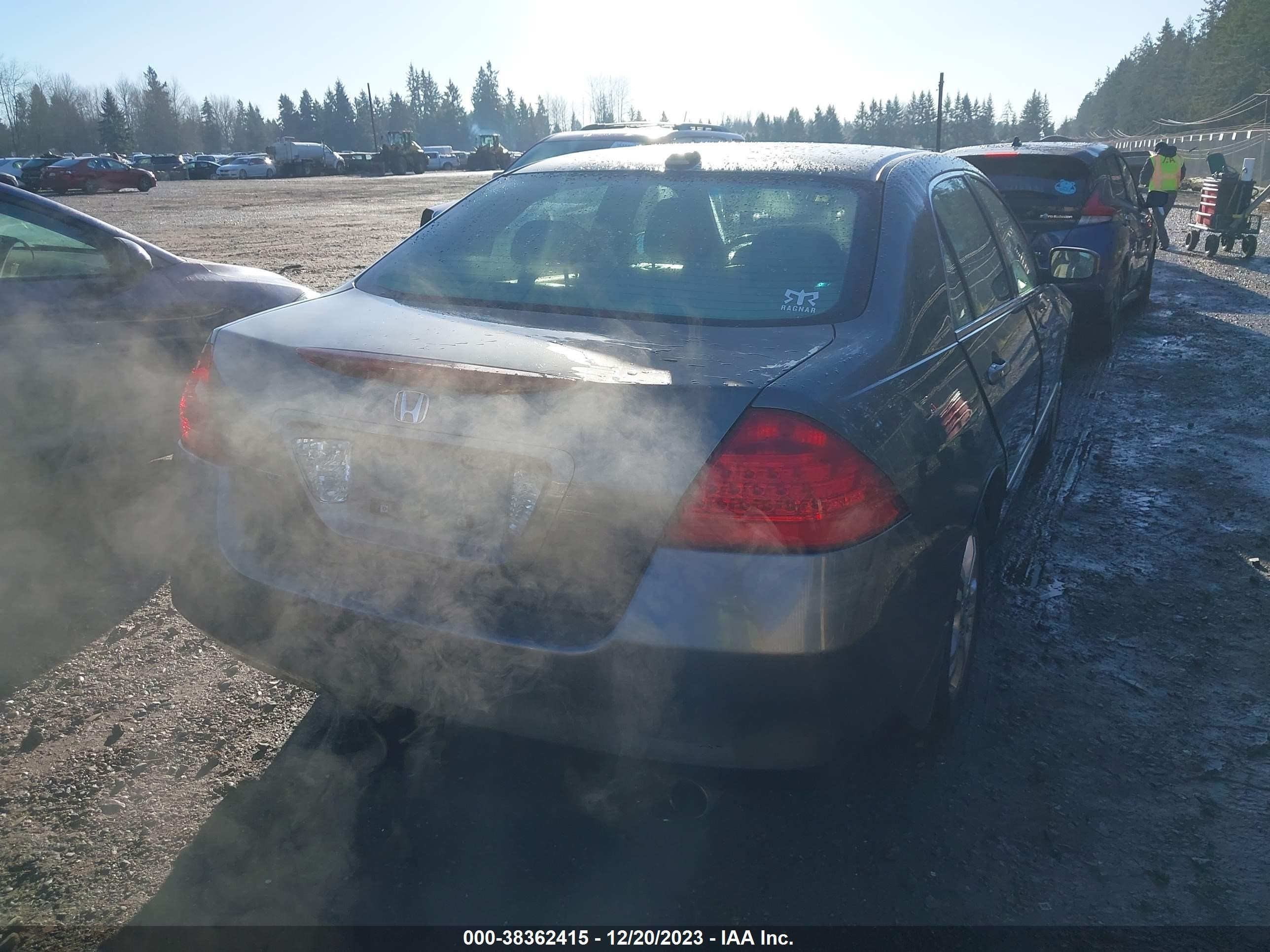 Photo 2 VIN: 1HGCM56816A106473 - HONDA ACCORD 