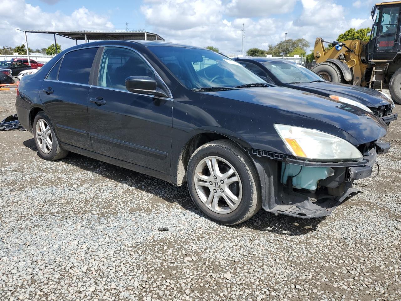 Photo 3 VIN: 1HGCM56817A004009 - HONDA ACCORD 