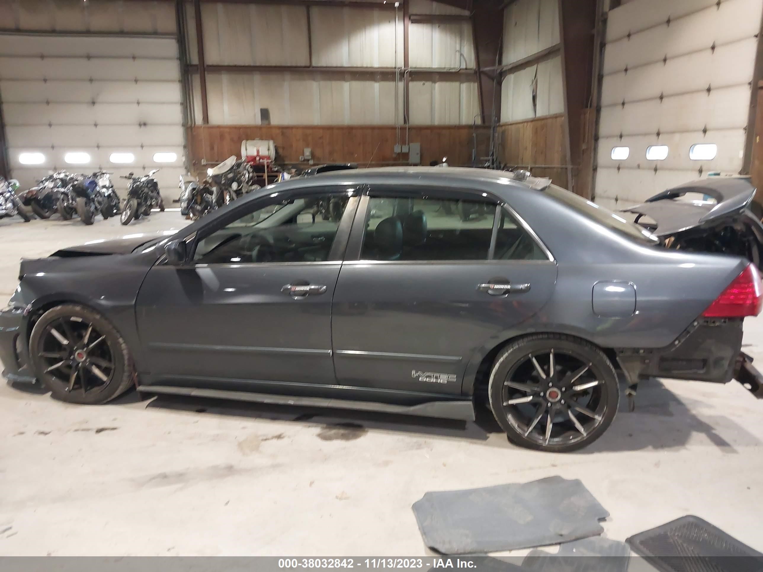 Photo 13 VIN: 1HGCM56817A004558 - HONDA ACCORD 