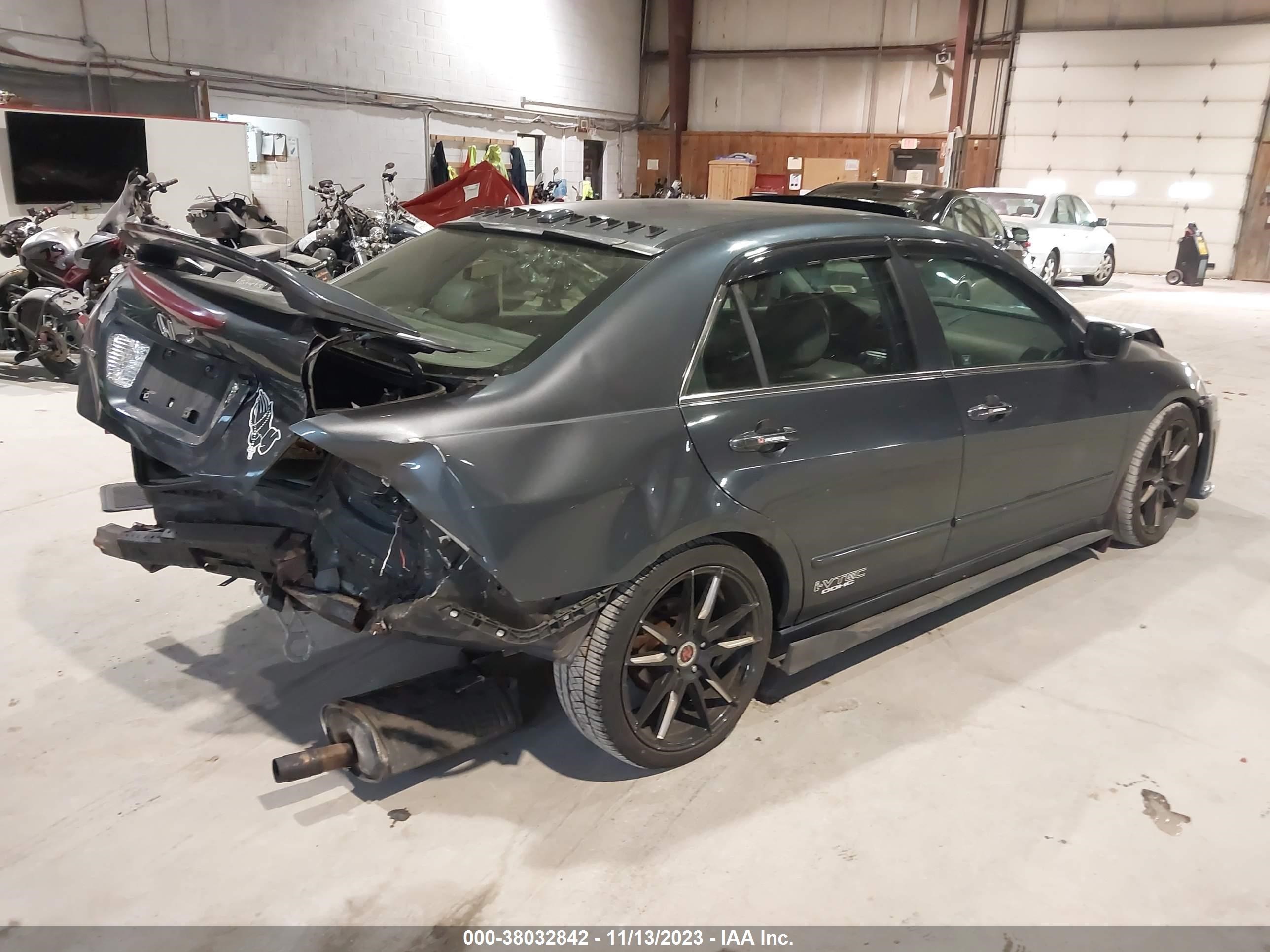 Photo 3 VIN: 1HGCM56817A004558 - HONDA ACCORD 