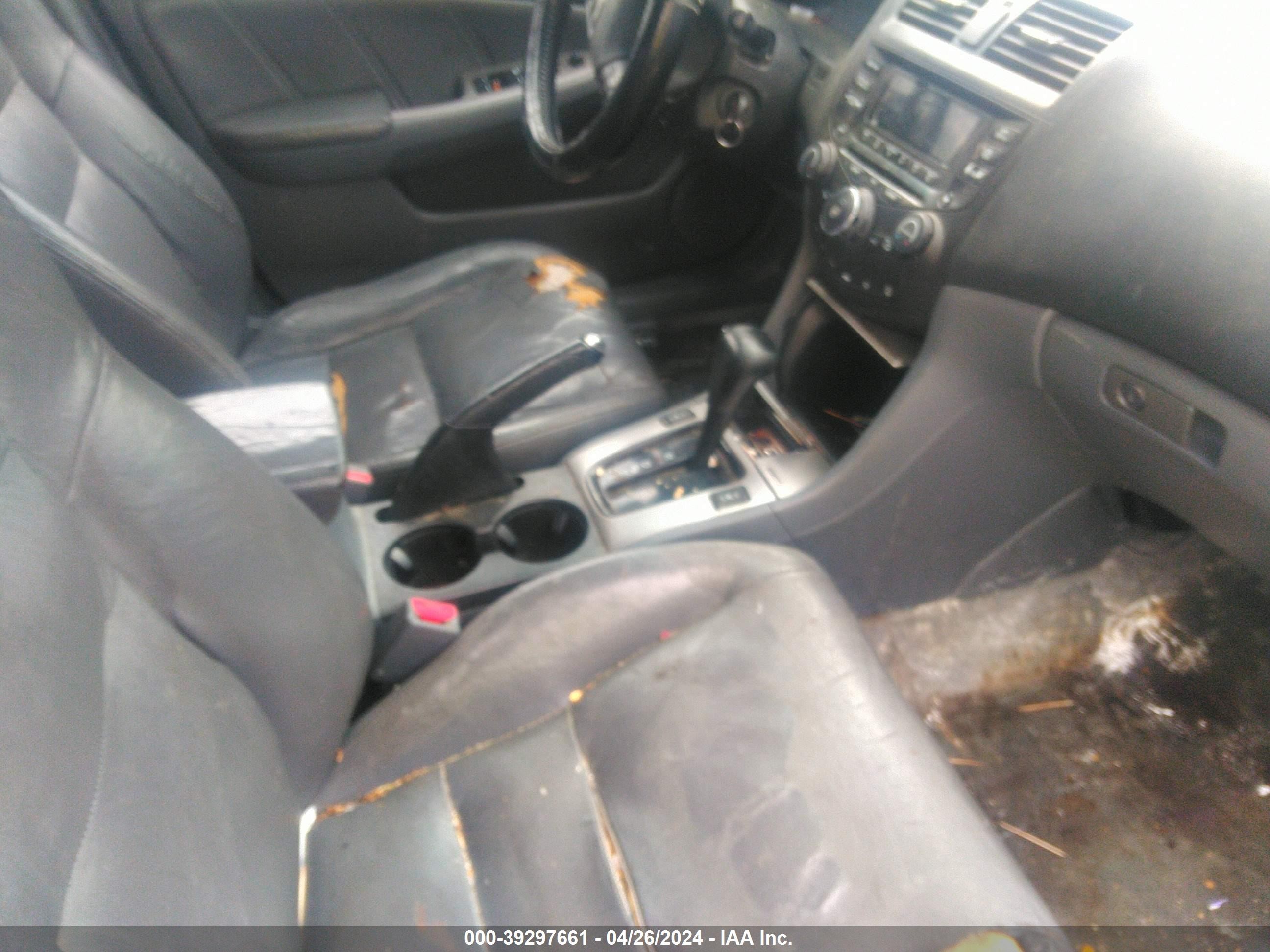 Photo 4 VIN: 1HGCM56825A037419 - HONDA ACCORD 