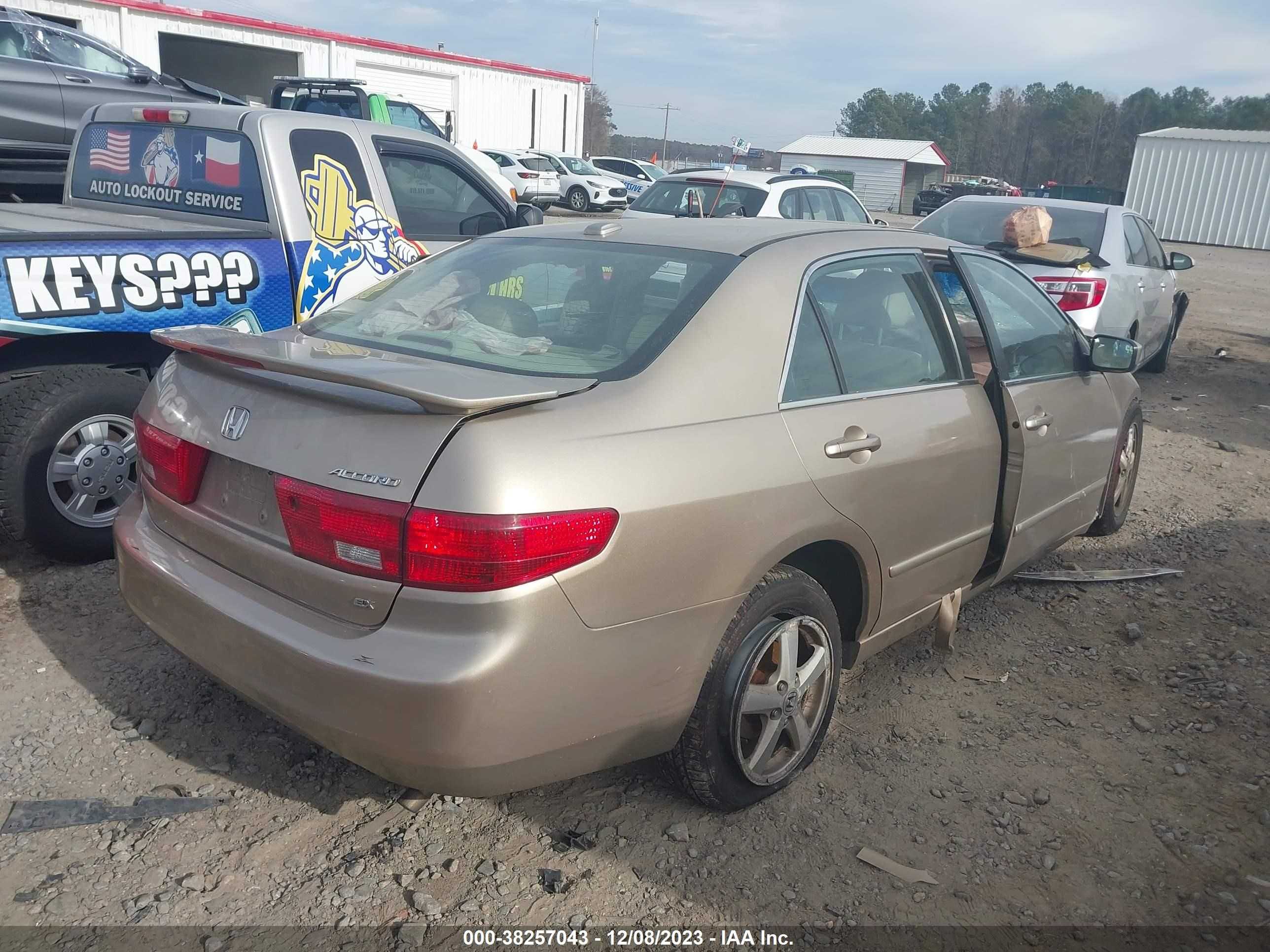 Photo 3 VIN: 1HGCM56825A065169 - HONDA ACCORD 