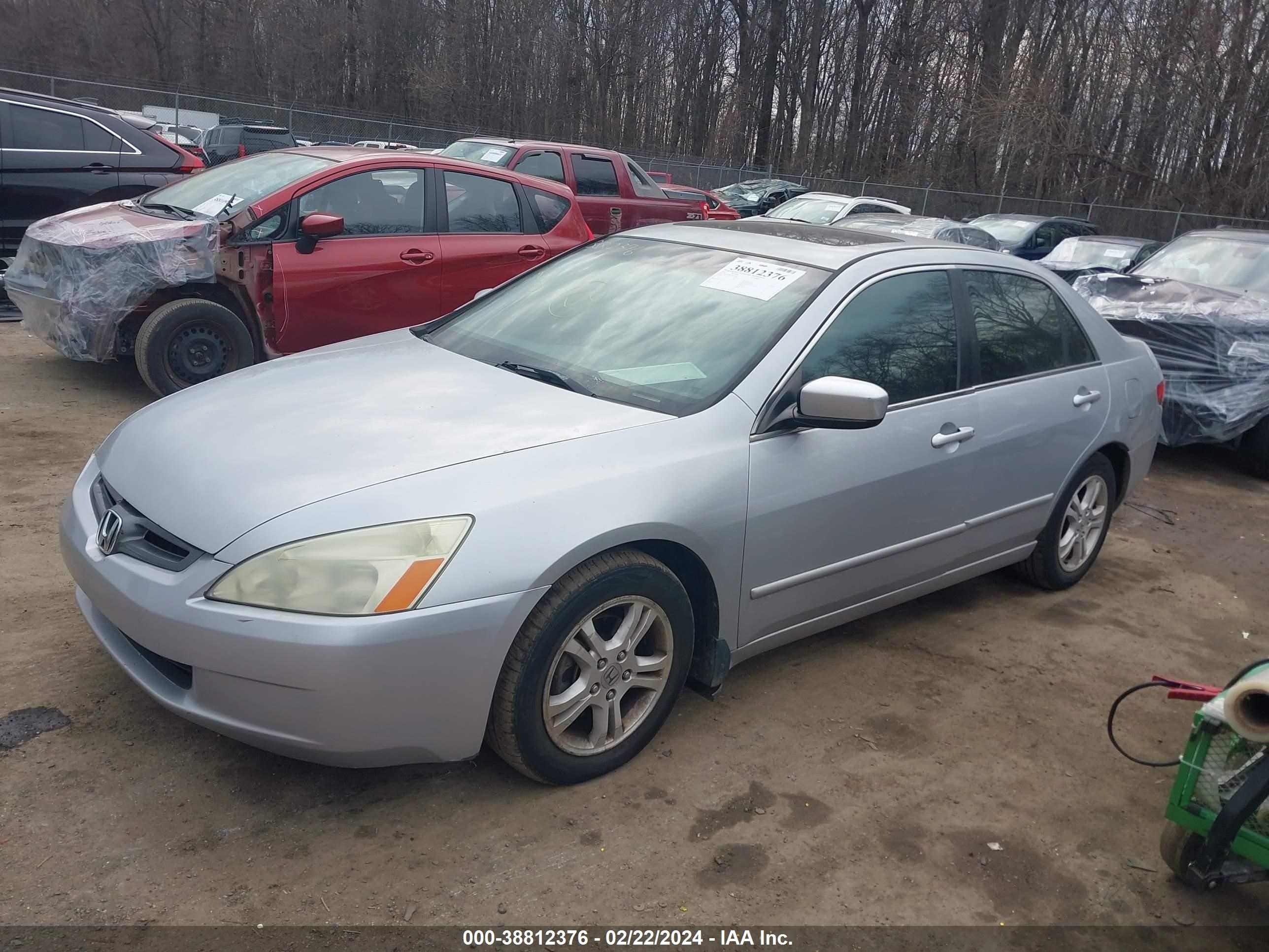 Photo 1 VIN: 1HGCM56825A120381 - HONDA ACCORD 