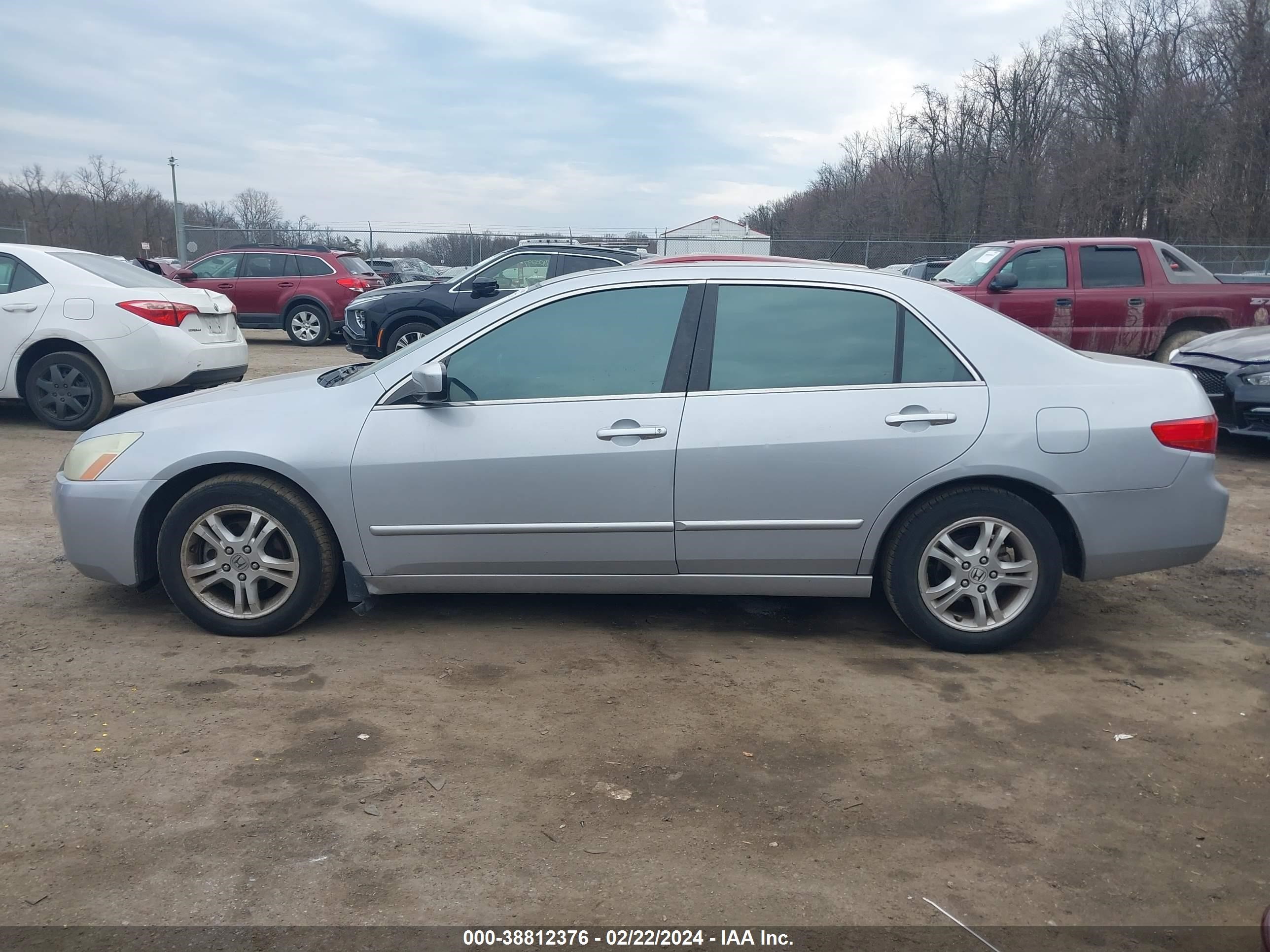 Photo 13 VIN: 1HGCM56825A120381 - HONDA ACCORD 