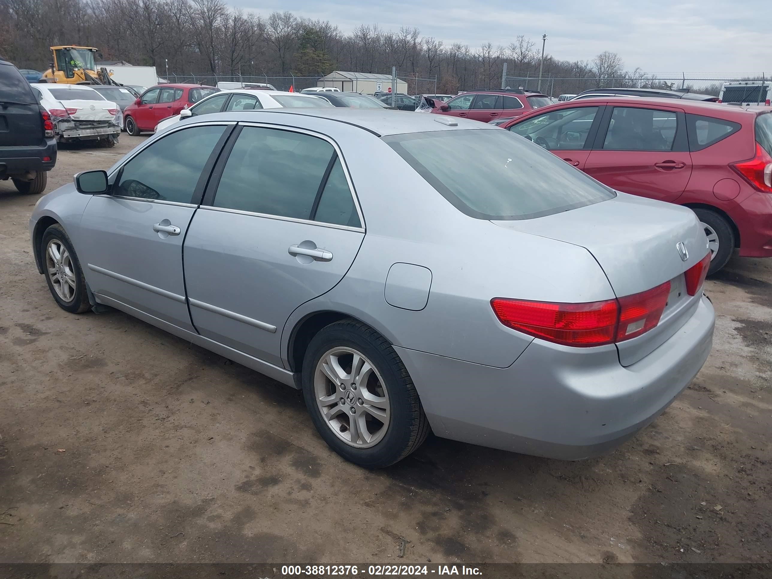 Photo 2 VIN: 1HGCM56825A120381 - HONDA ACCORD 