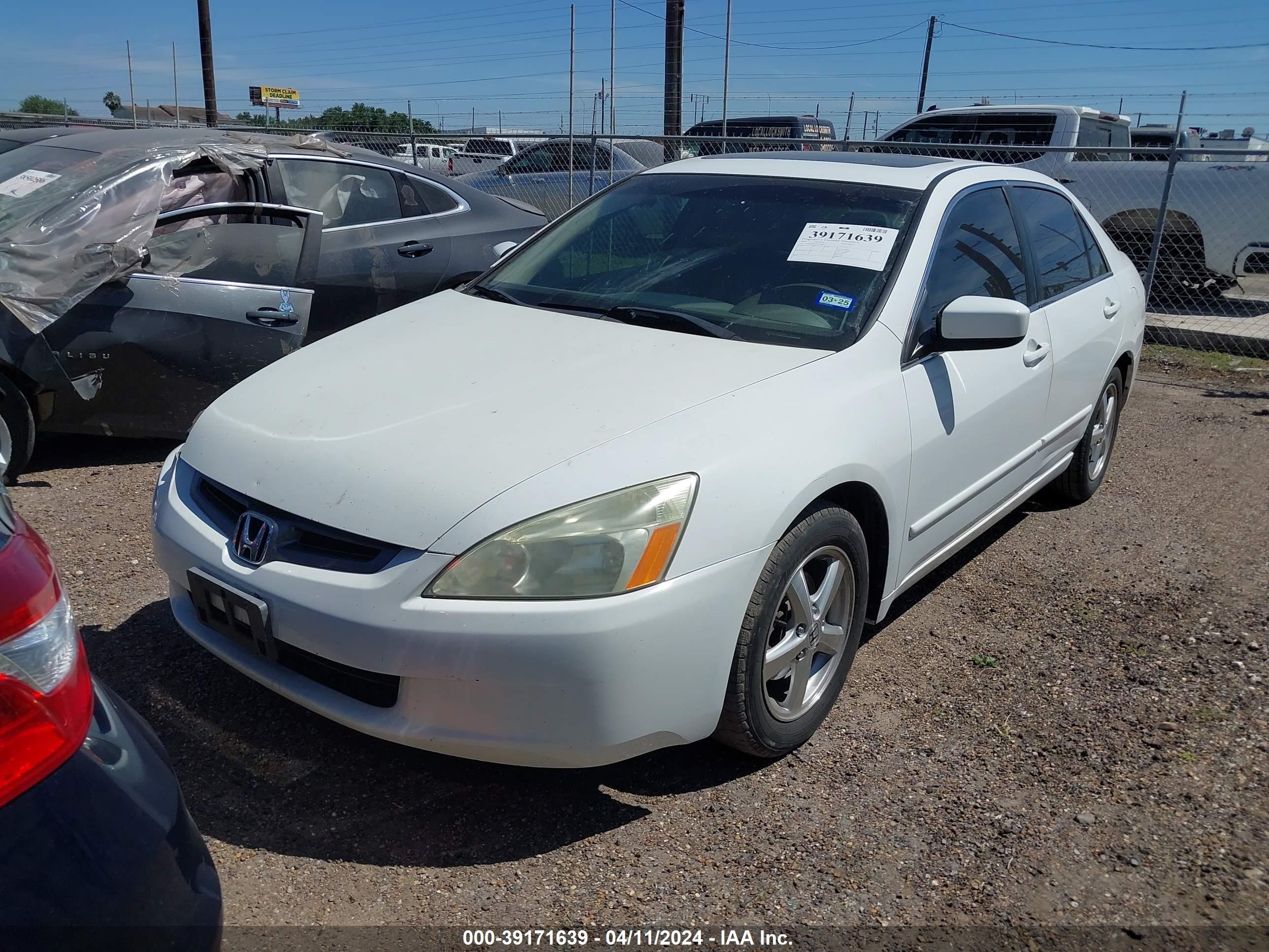 Photo 1 VIN: 1HGCM56825A131686 - HONDA ACCORD 