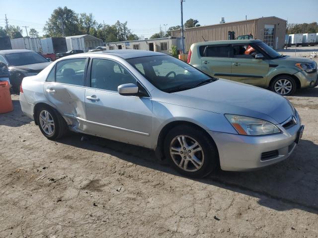 Photo 3 VIN: 1HGCM56827A137989 - HONDA ACCORD EX 